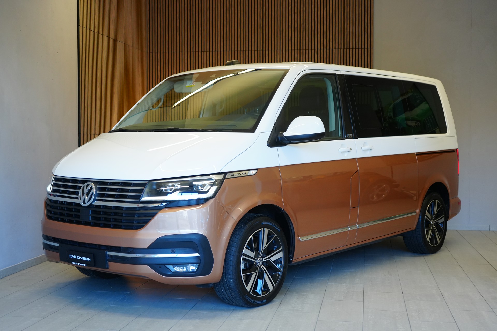 VW T6.1 Multivan 2.0 Bi-TDI Generation Six 4Motion DSG-showroom-element-1