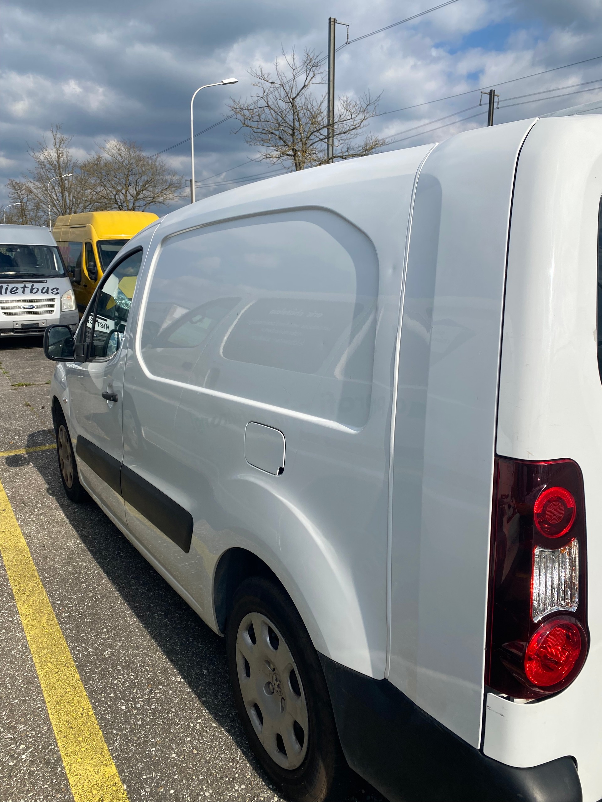 PEUGEOT Partner 1.6 e-HDI Urban Pack-image-3