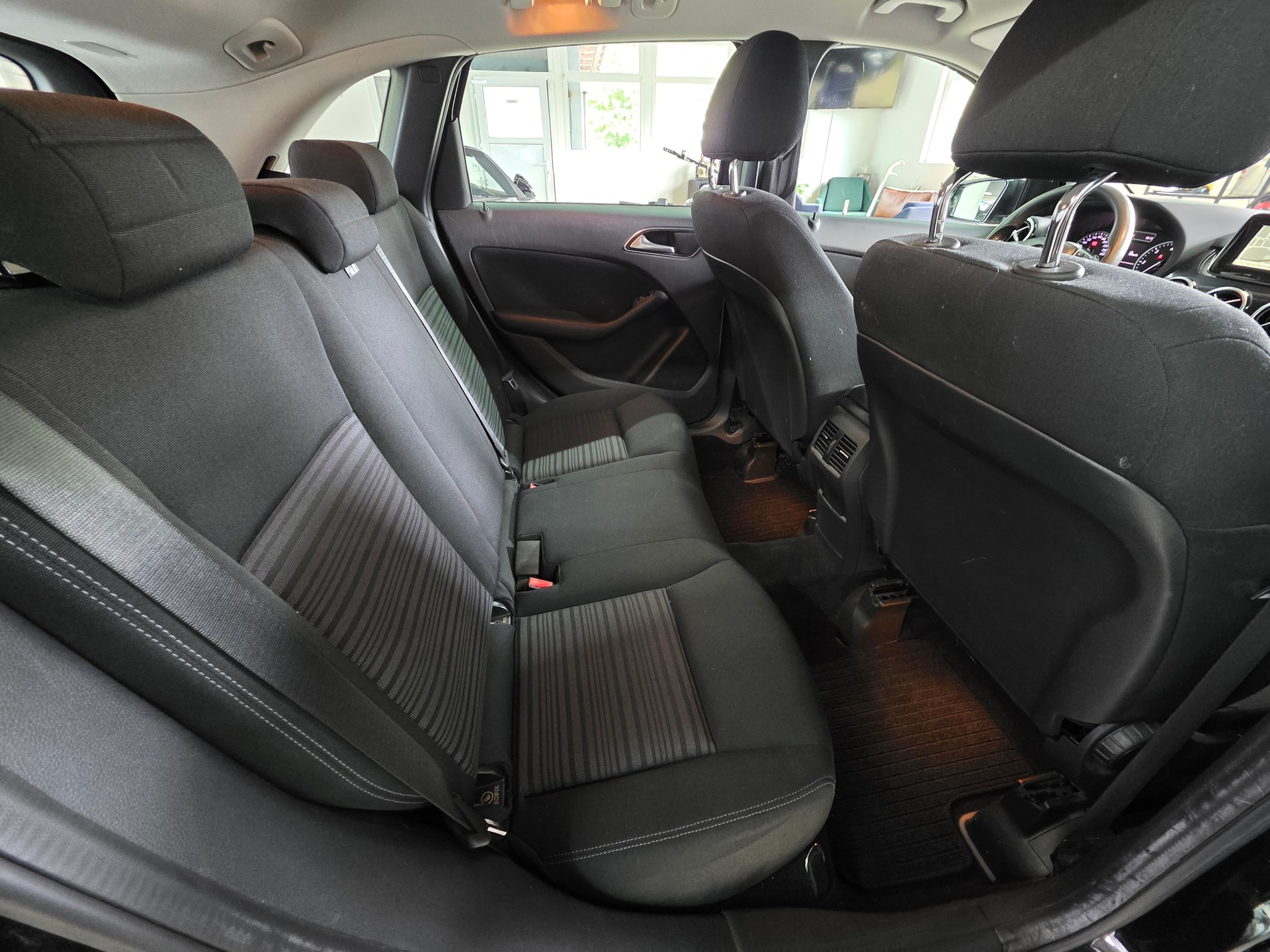 MERCEDES-BENZ B 180 CDI-image-13