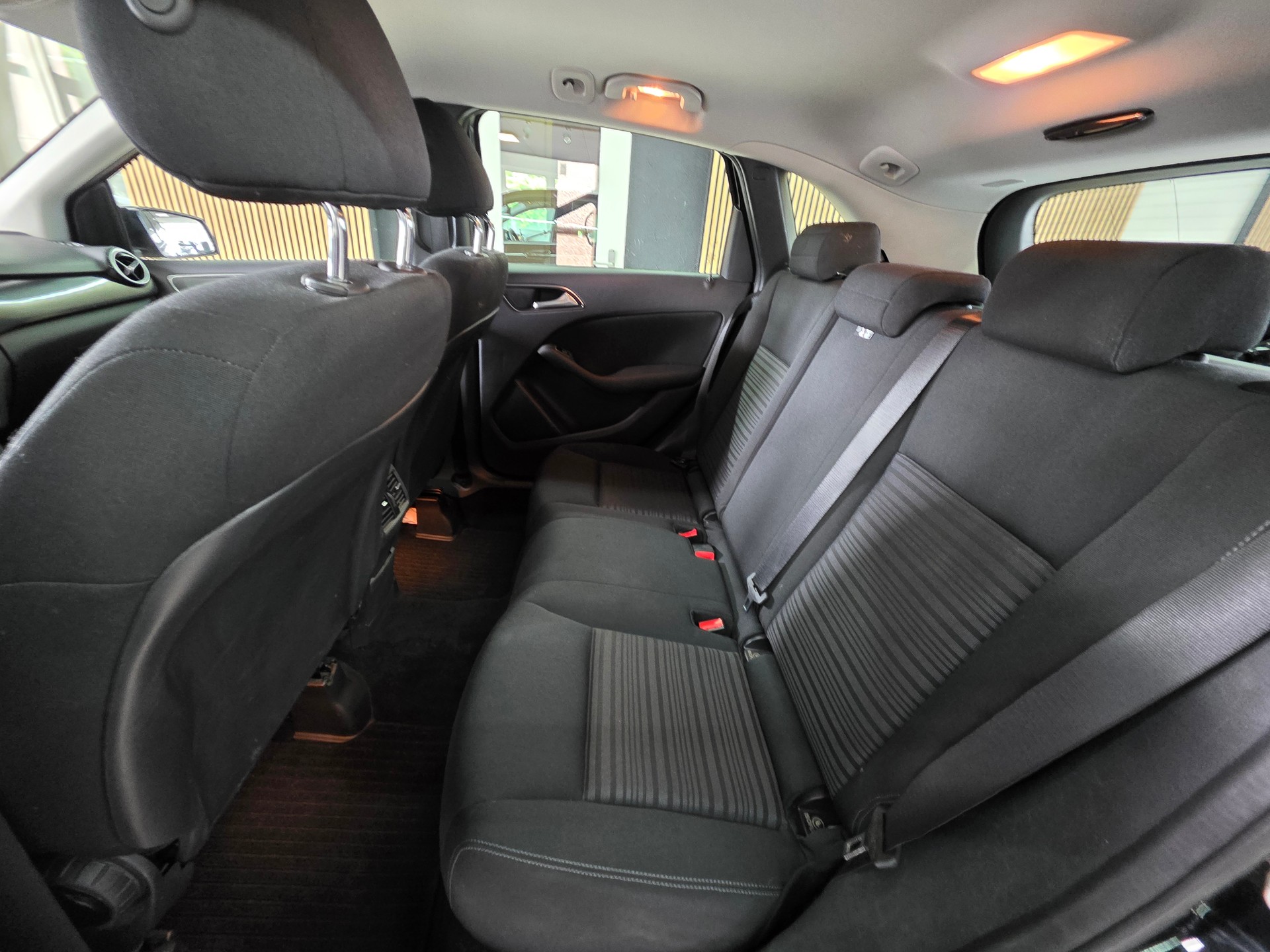 MERCEDES-BENZ B 180 CDI-image-12