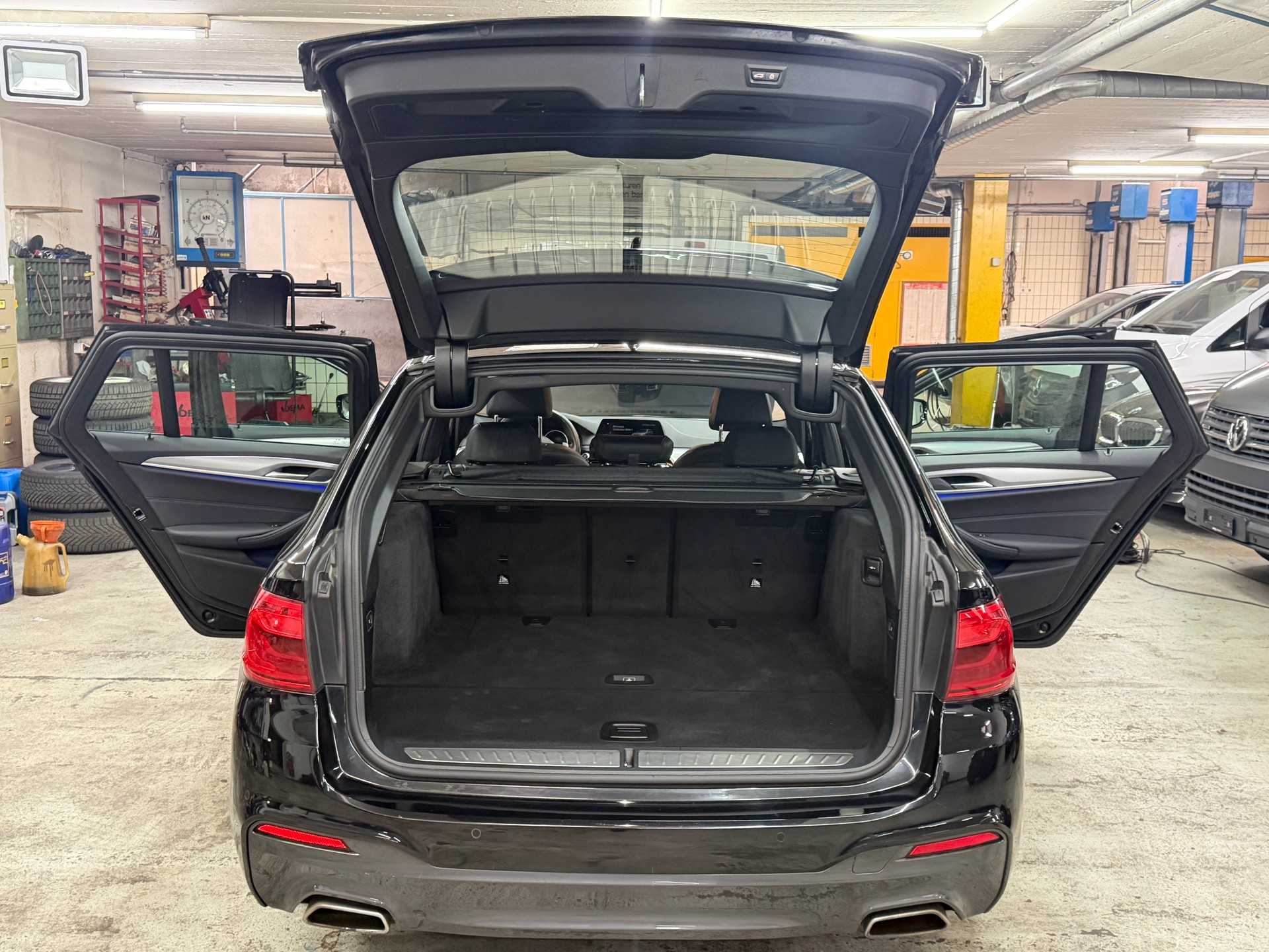 BMW 530d xDrive Touring Pure M Sport Edition Steptr.-image-12
