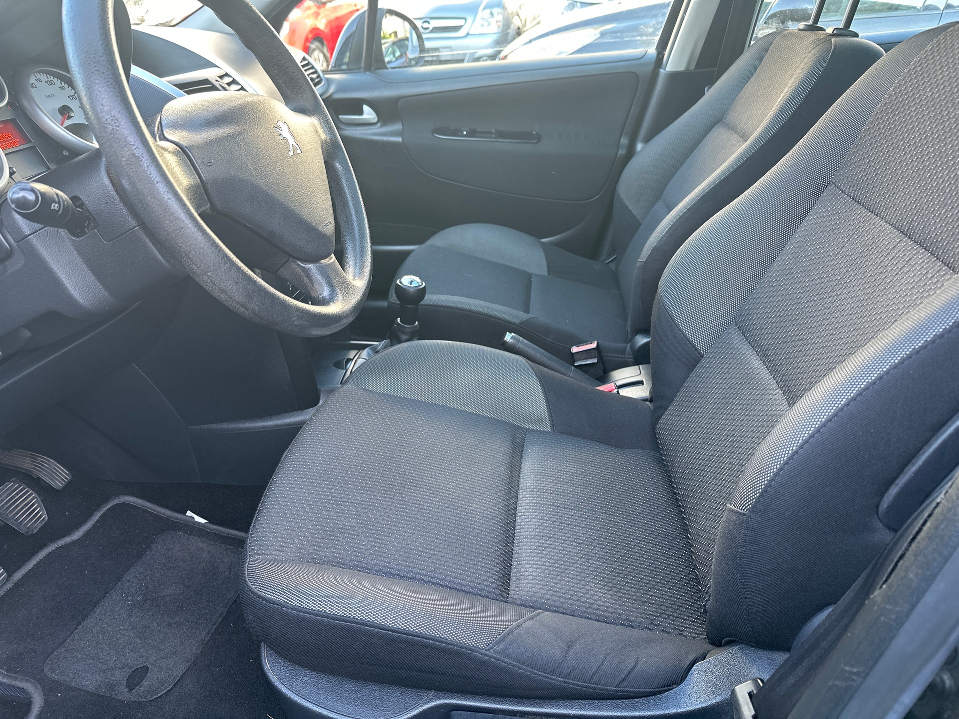 PEUGEOT 207 SW 1.4 16V Sport-image-8
