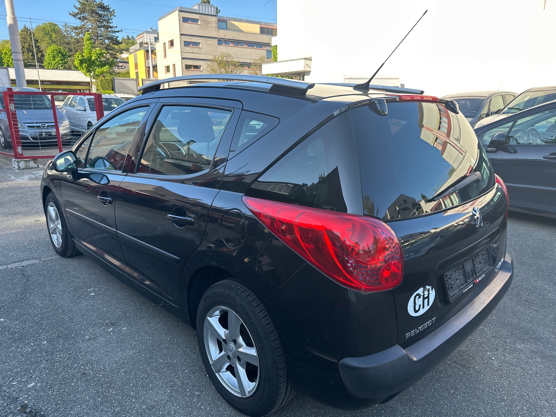 PEUGEOT 207 SW 1.4 16V Sport-image-4