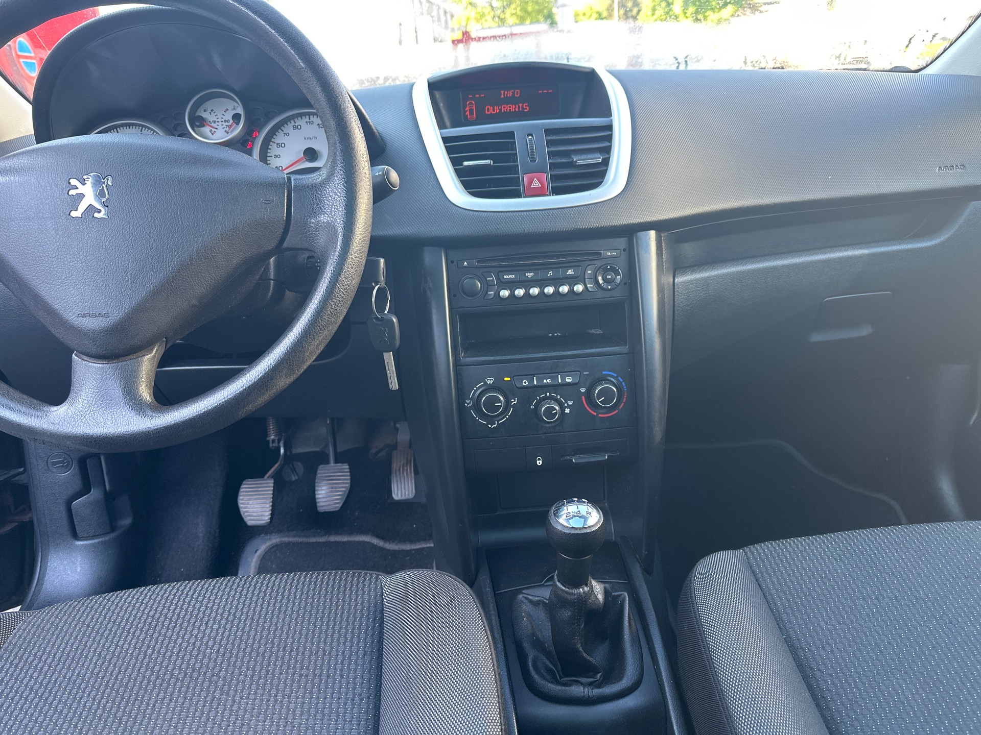 PEUGEOT 207 SW 1.4 16V Sport-image-13