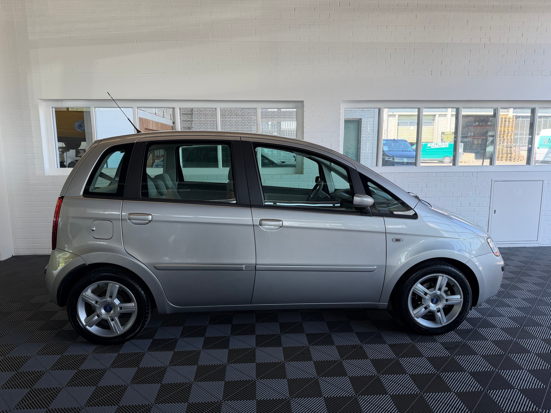 FIAT Idea 1.4 16V Swiss-showroom-element-1