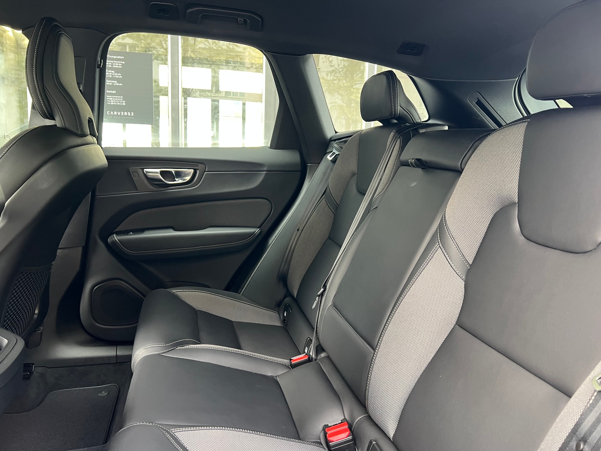 VOLVO XC60 2.0 B5 MH R-Design AWD-image-8