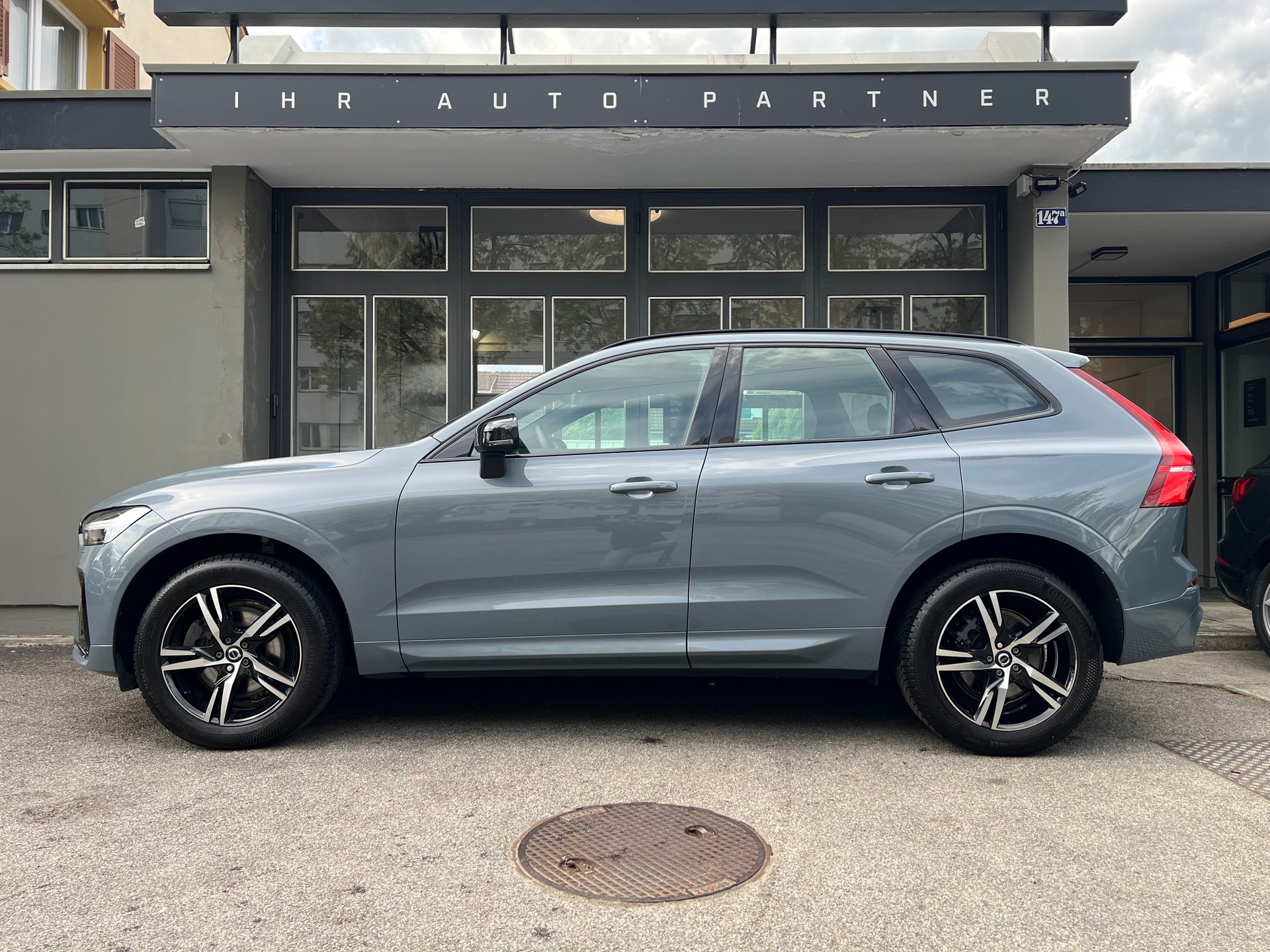 VOLVO XC60 2.0 B5 MH R-Design AWD-showroom-element-2