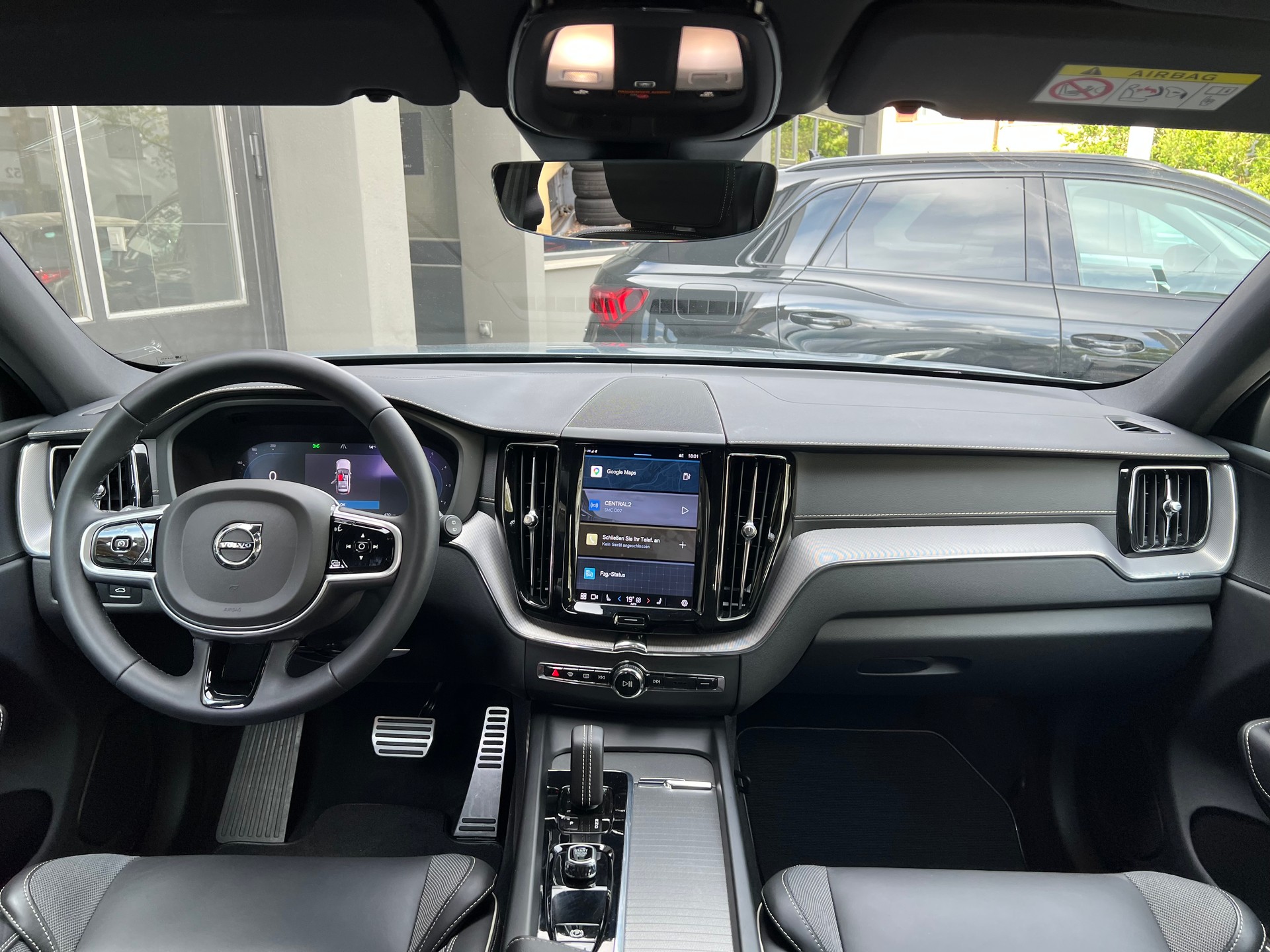 VOLVO XC60 2.0 B5 MH R-Design AWD-image-6