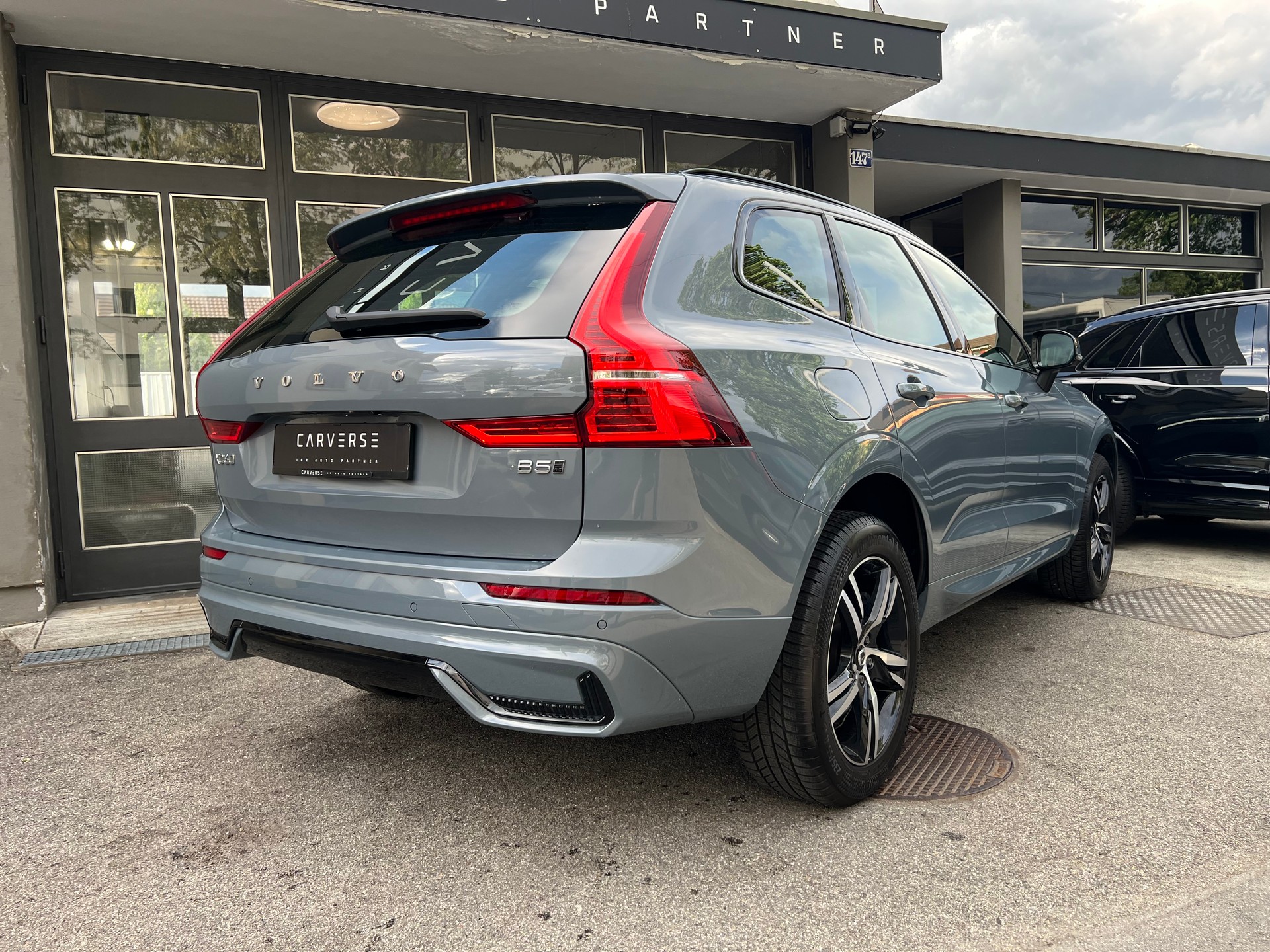 VOLVO XC60 2.0 B5 MH R-Design AWD-showroom-element-3