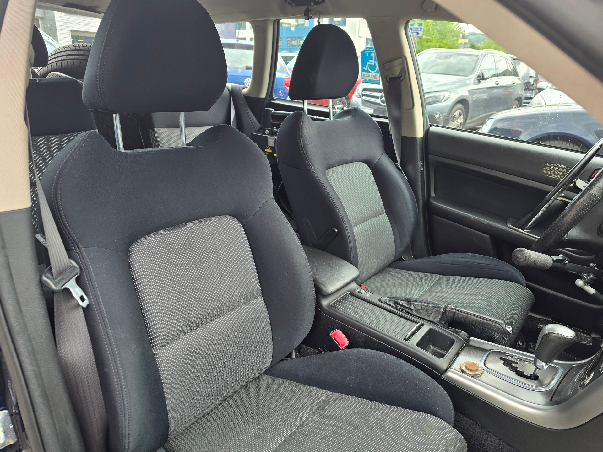 SUBARU Legacy 2.0R AWD Swiss-image-24