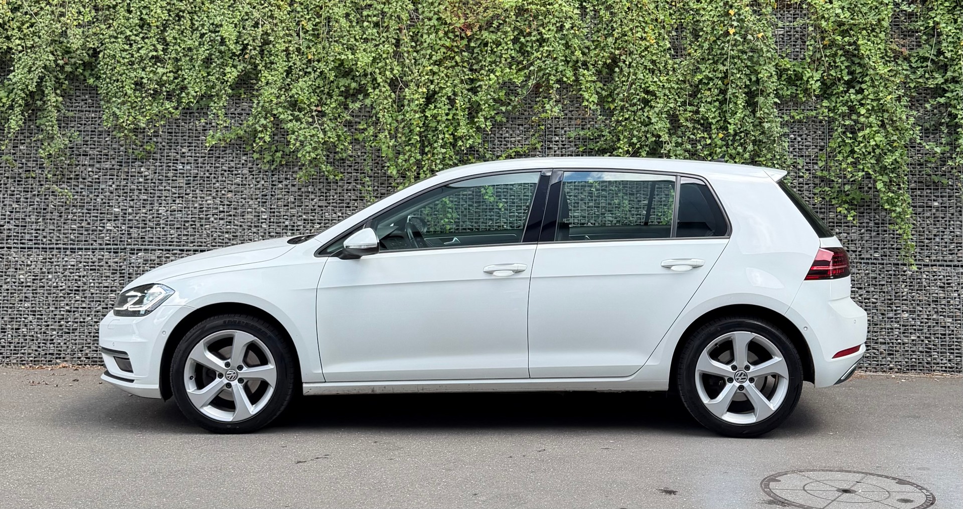 VW Golf 1.5 TSI EVO Highline DSG Leasing ab 245.- 1 Jahr Garantie 3 Jahre Gratisservice-image-1