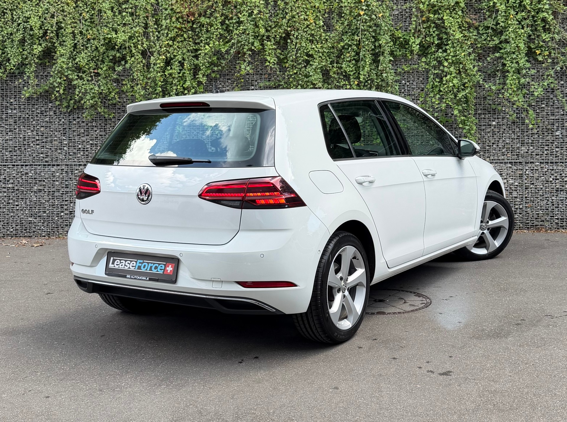 VW Golf 1.5 TSI EVO Highline DSG Leasing ab 245.- 1 Jahr Garantie 3 Jahre Gratisservice-image-4