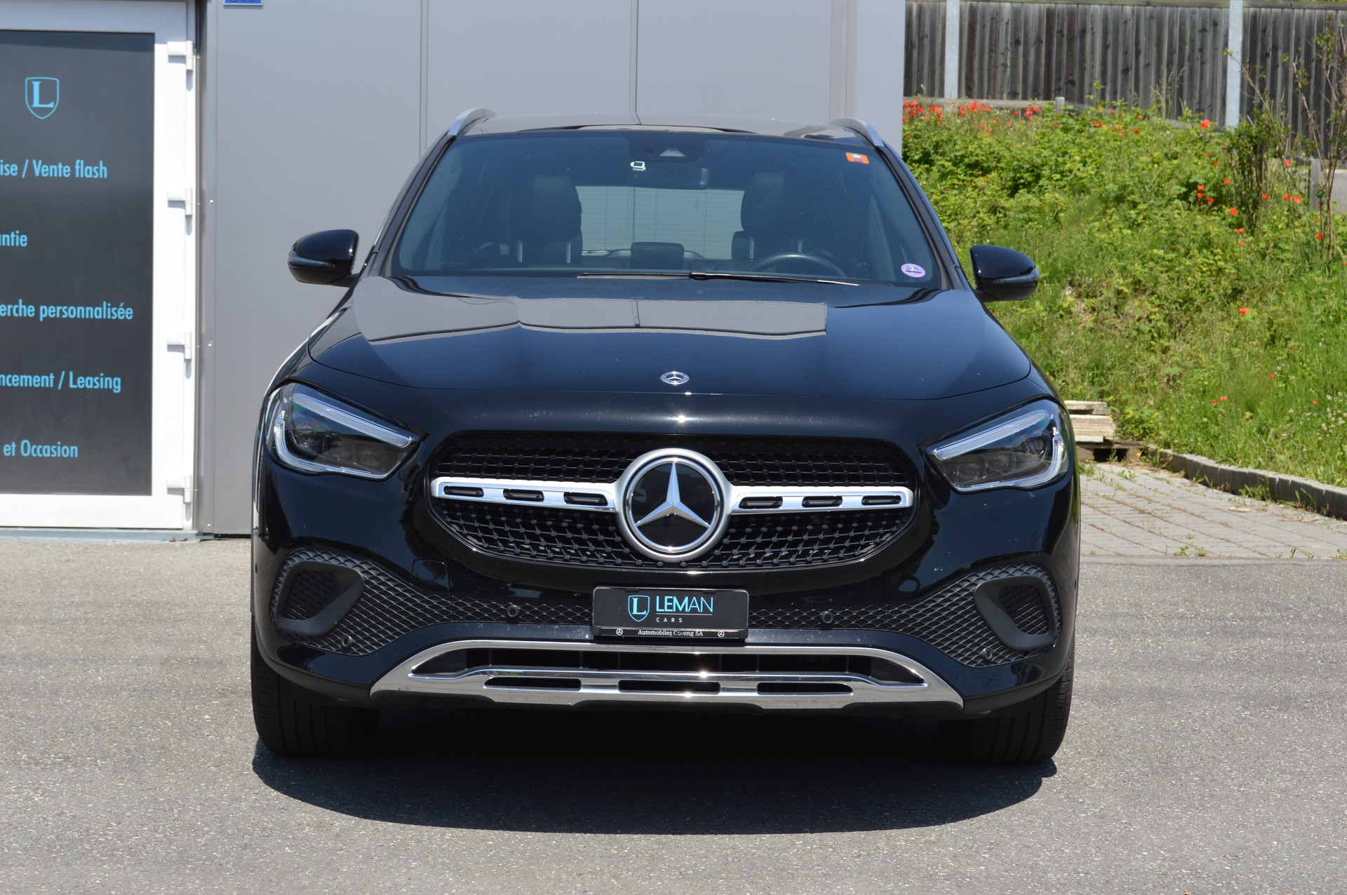 MERCEDES-BENZ GLA 250 4Matic Progressive 8G-DCT-showroom-element-1