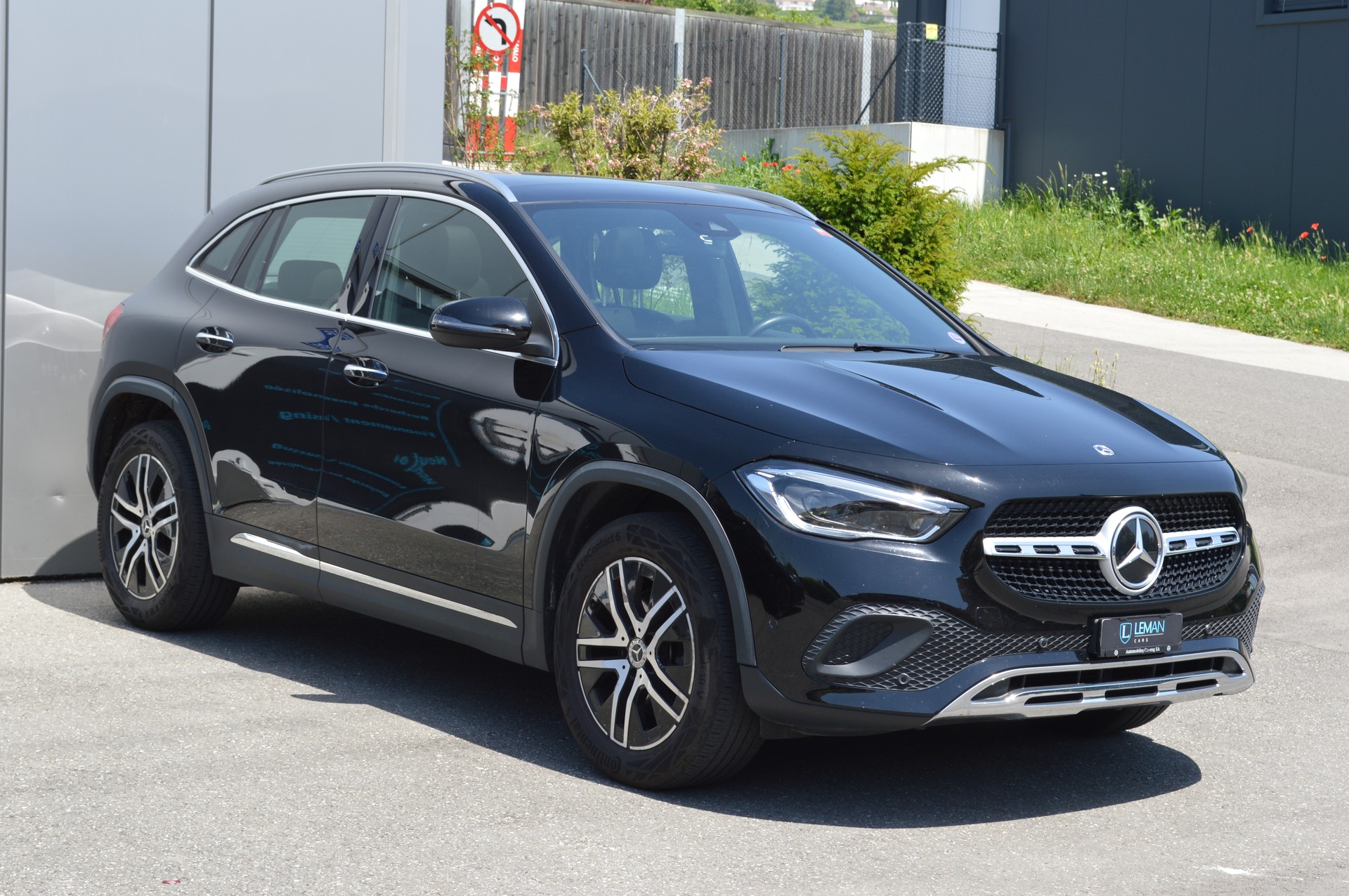 MERCEDES-BENZ GLA 250 4Matic Progressive 8G-DCT-showroom-element-2