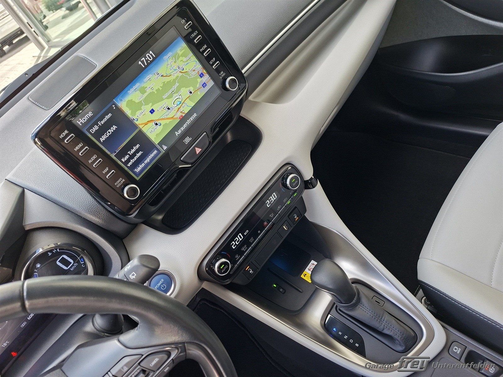 TOYOTA Yaris 1.5 Premium e-CVT-image-10