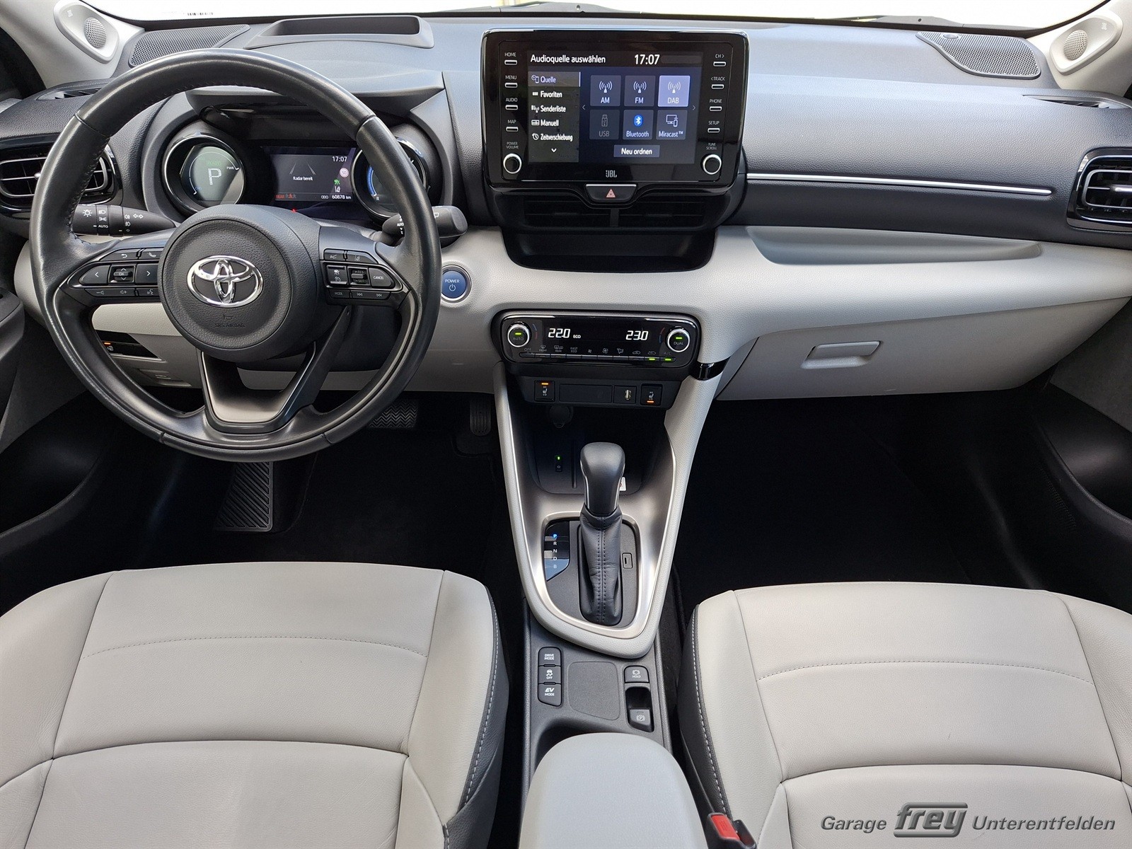 TOYOTA Yaris 1.5 Premium e-CVT-image-7