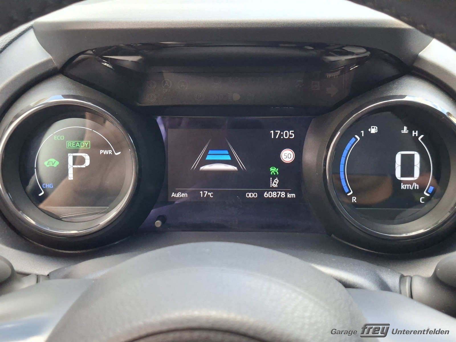TOYOTA Yaris 1.5 Premium e-CVT-image-9