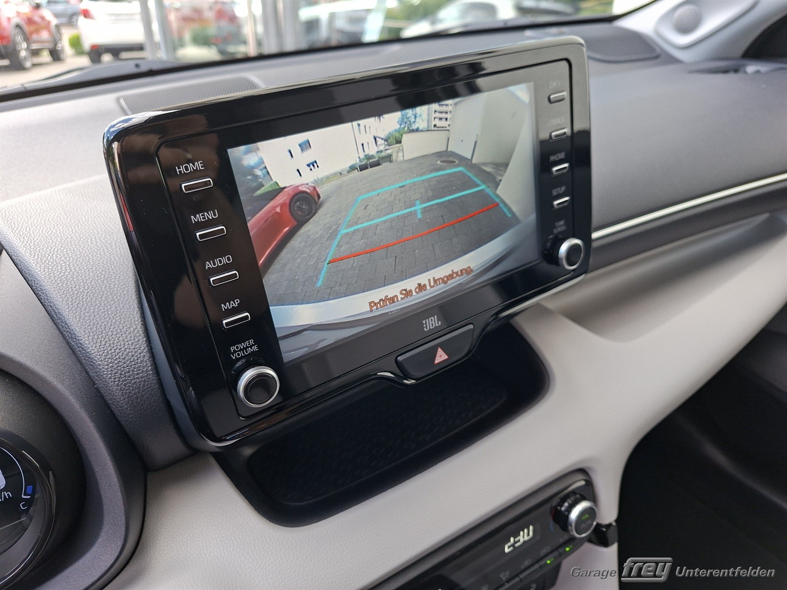 TOYOTA Yaris 1.5 Premium e-CVT-image-11
