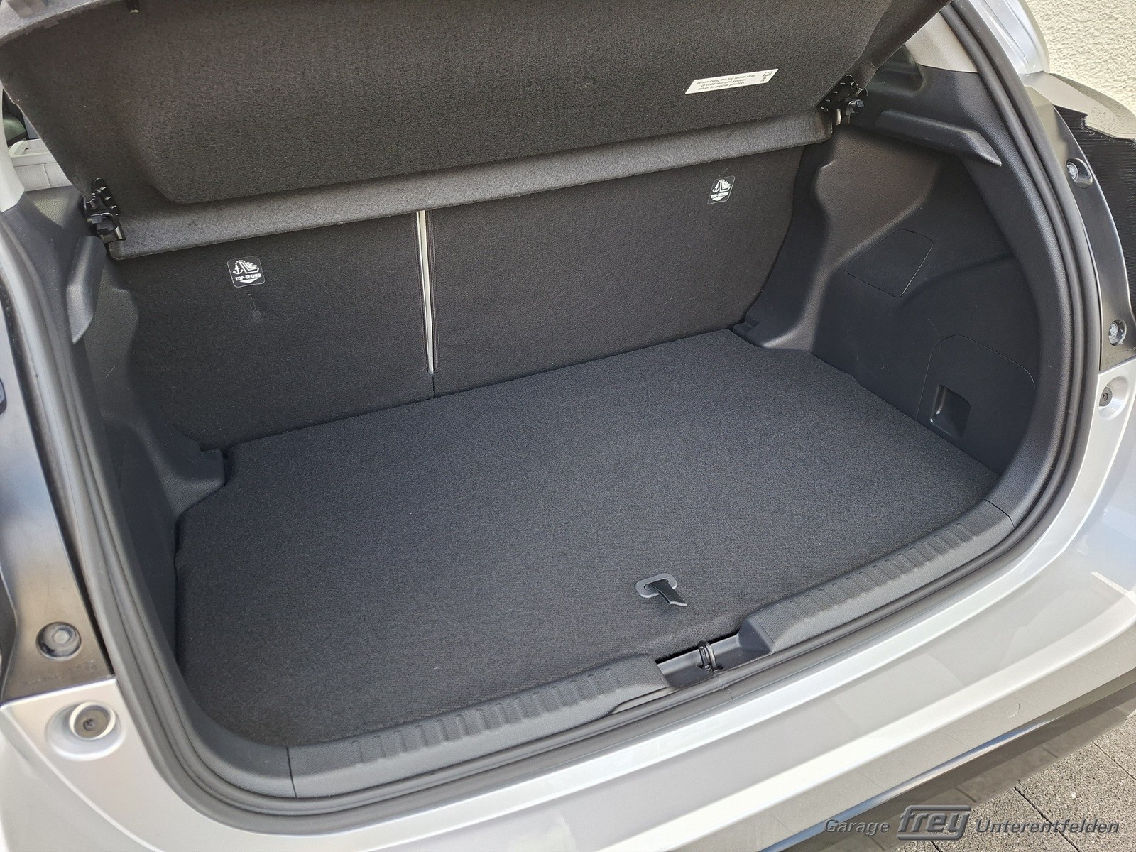 TOYOTA Yaris 1.5 Premium e-CVT-image-15