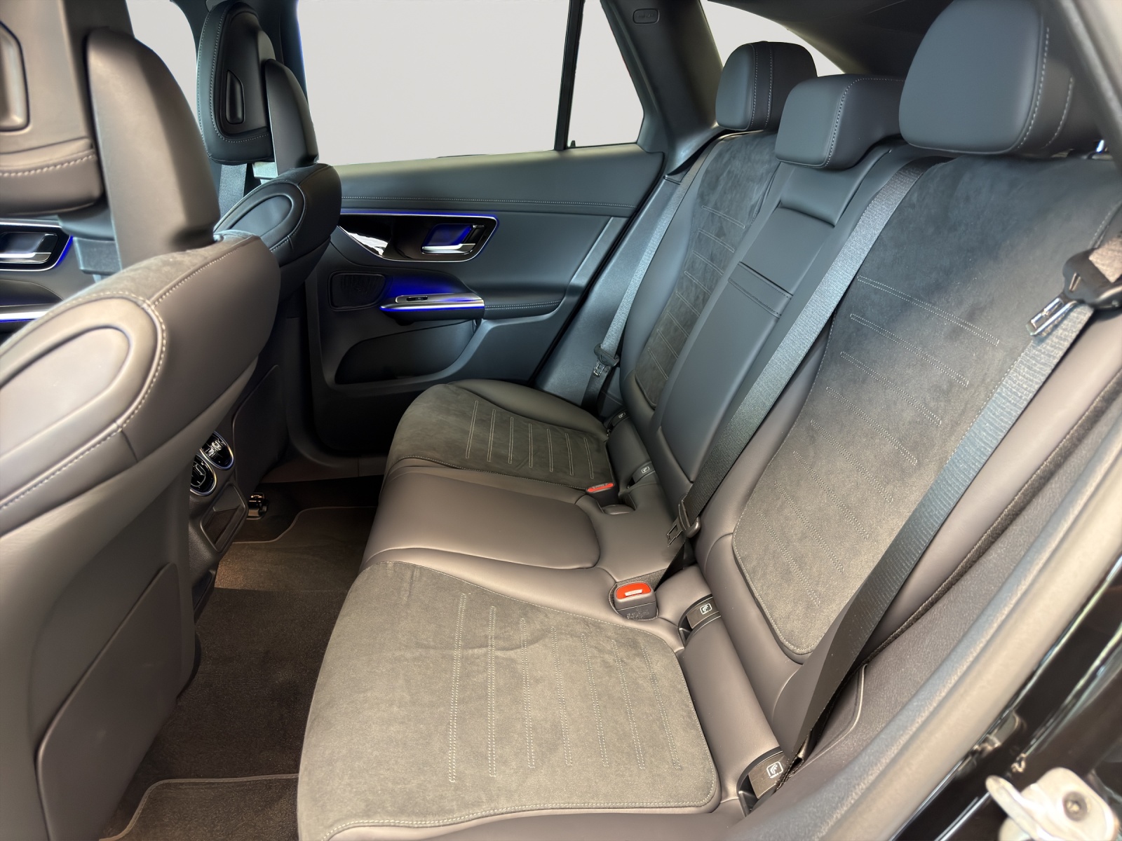 MERCEDES-BENZ GLC 300 de 4Matic EQ Star 9G-Tronic-image-13
