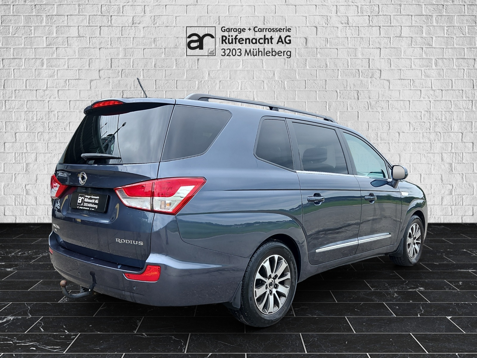 KGM-SsangYong Rodius SV 220 e-XDi 4WD Turismo-showroom-element-1