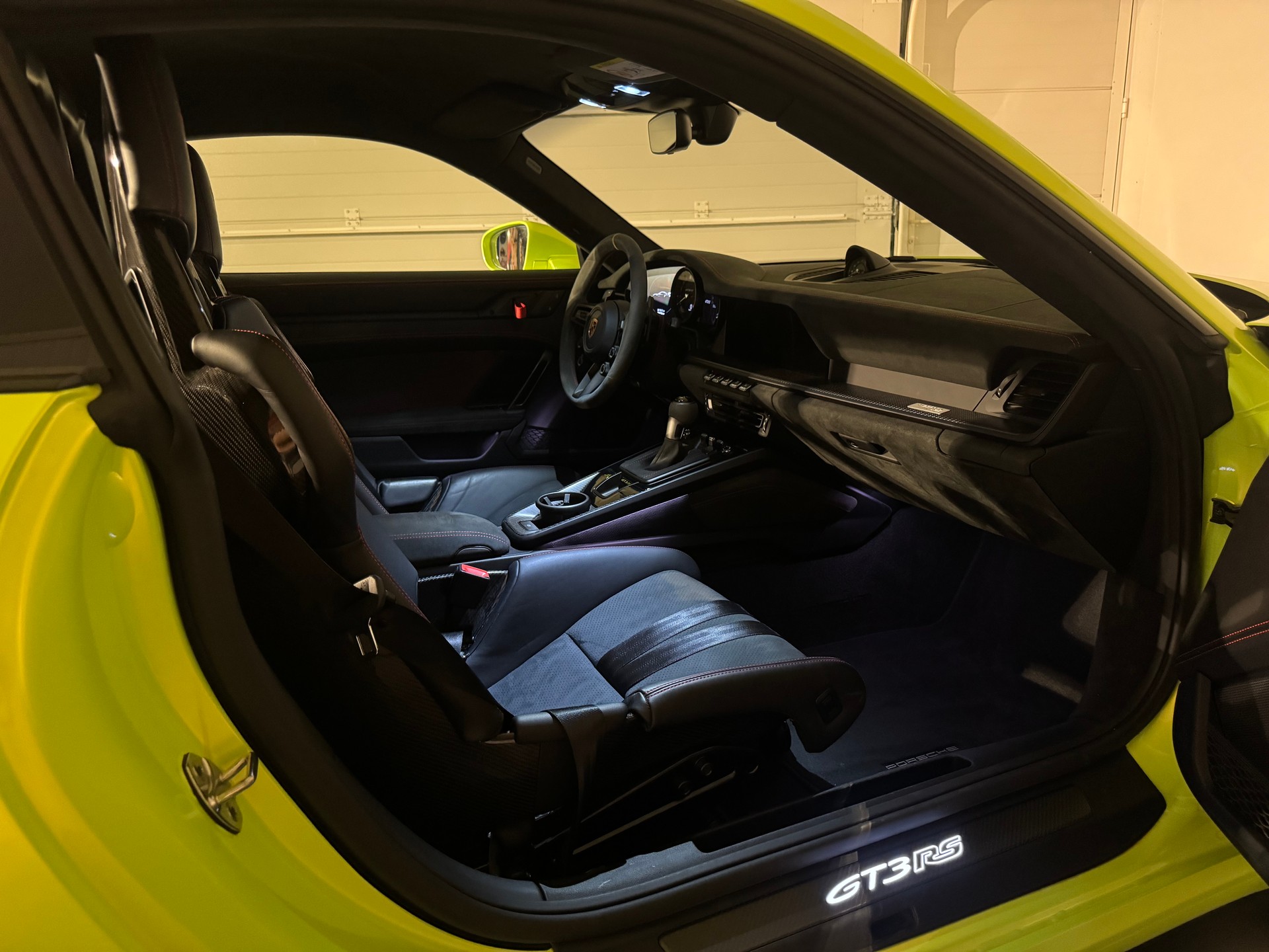 PORSCHE 911 GT3 RS-image-23