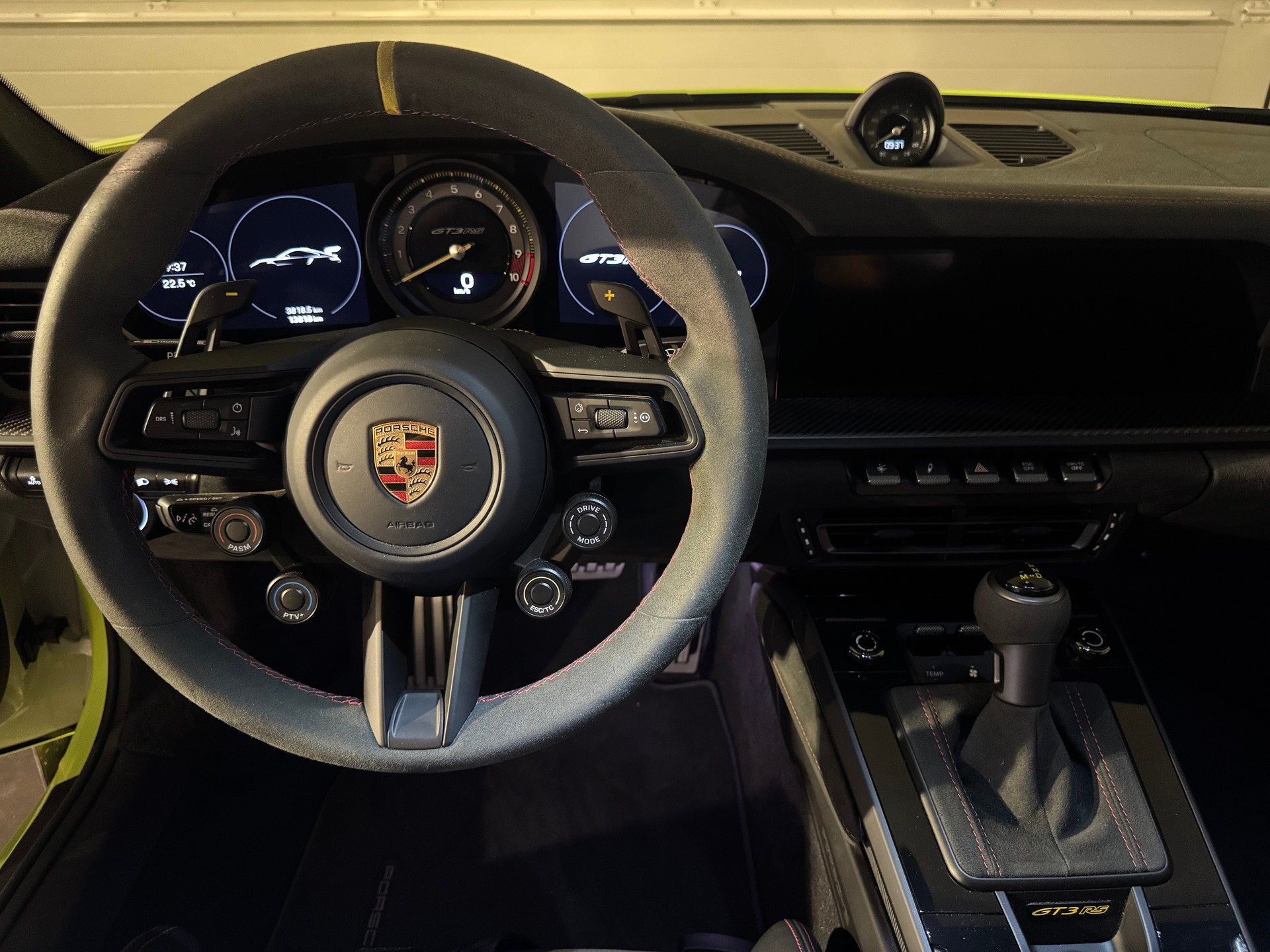 PORSCHE 911 GT3 RS-image-17