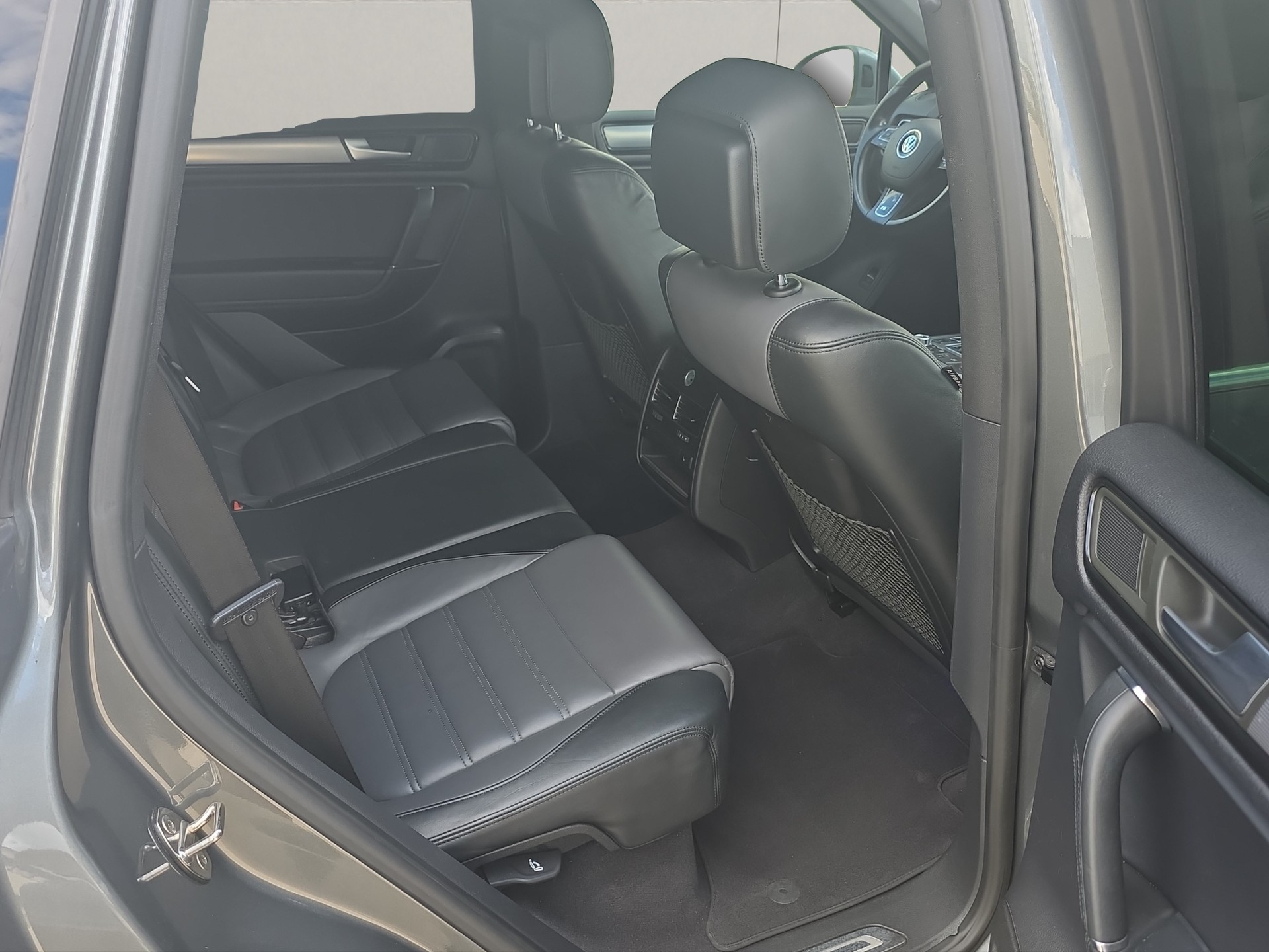 VW Touareg 3.0 TDI BMT R-Line Tiptronic-image-13