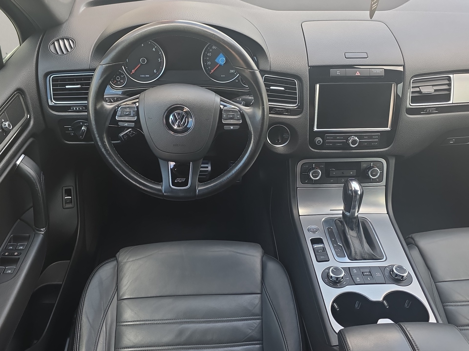VW Touareg 3.0 TDI BMT R-Line Tiptronic-image-10