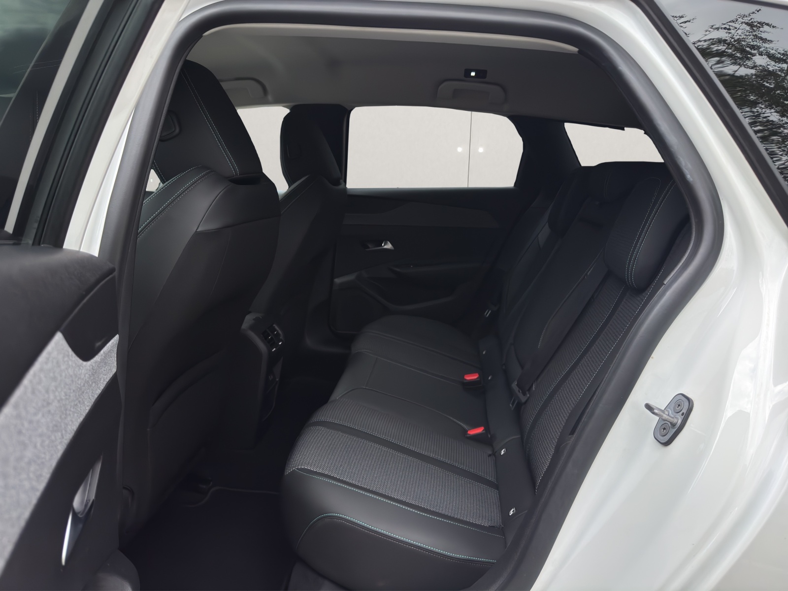 PEUGEOT 308 SW 1.5 BlueHDI Allure Pack EAT8-image-12