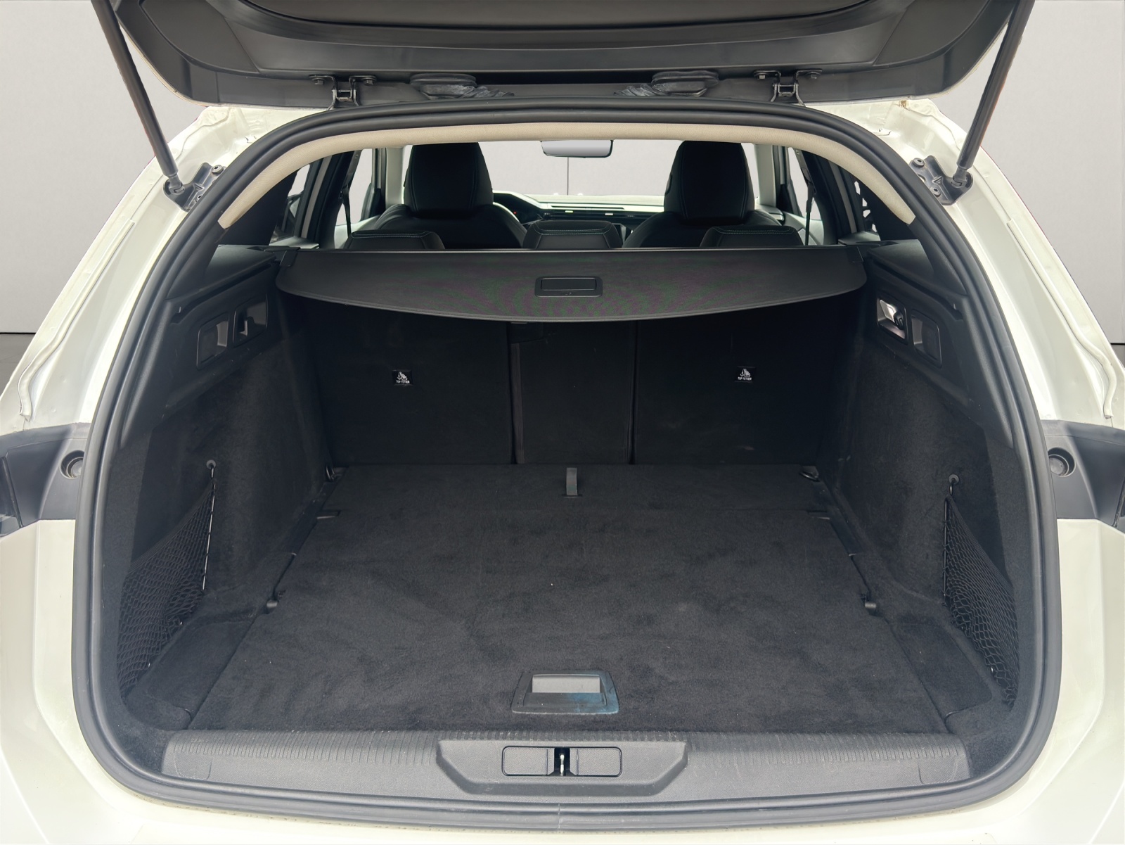 PEUGEOT 308 SW 1.5 BlueHDI Allure Pack EAT8-image-13