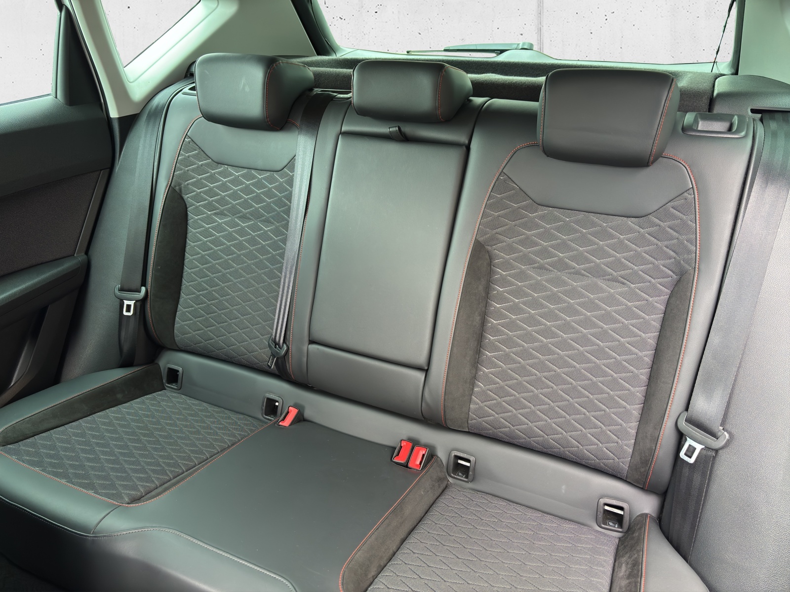 SEAT Ateca 2.0 TSI FR 4Drive DSG mit AHK & Standheizung-image-28