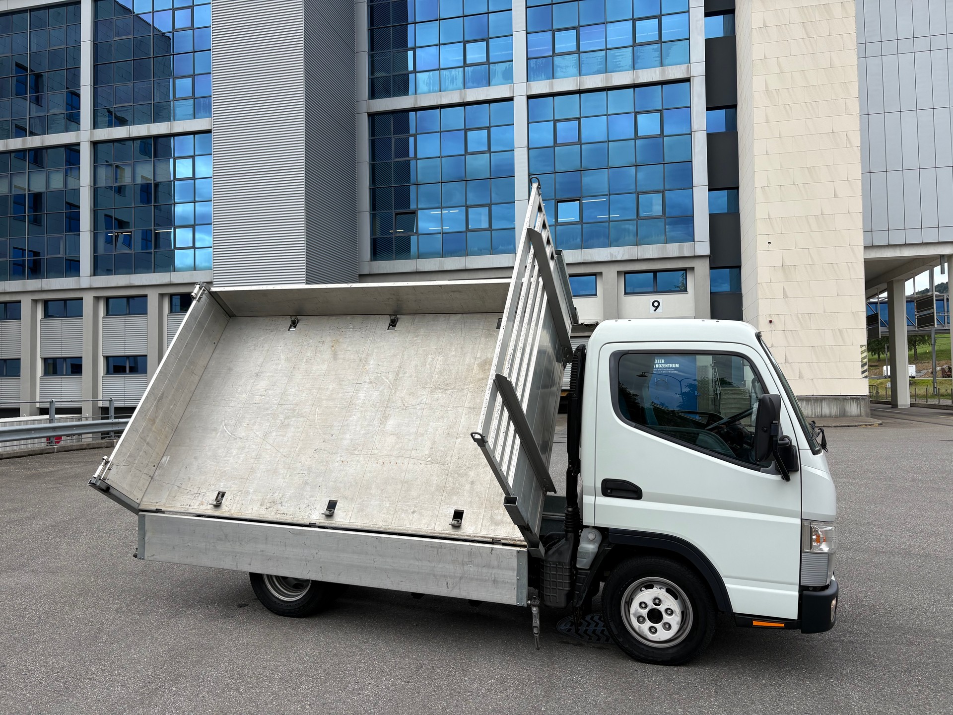 MITSUBISHI FUSO Canter 3C13-image-3