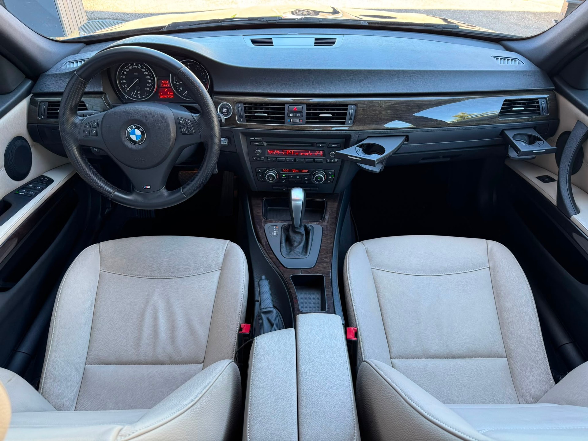 BMW 335i x-Drive Steptronic 1. Hand mir nur 86900KM-image-9