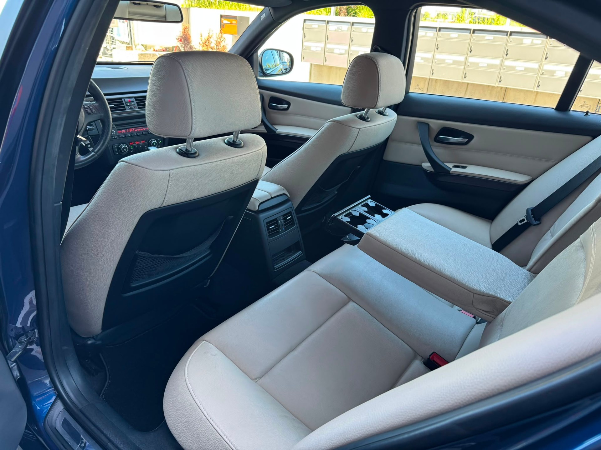 BMW 335i x-Drive Steptronic 1. Hand mir nur 86900KM-image-11