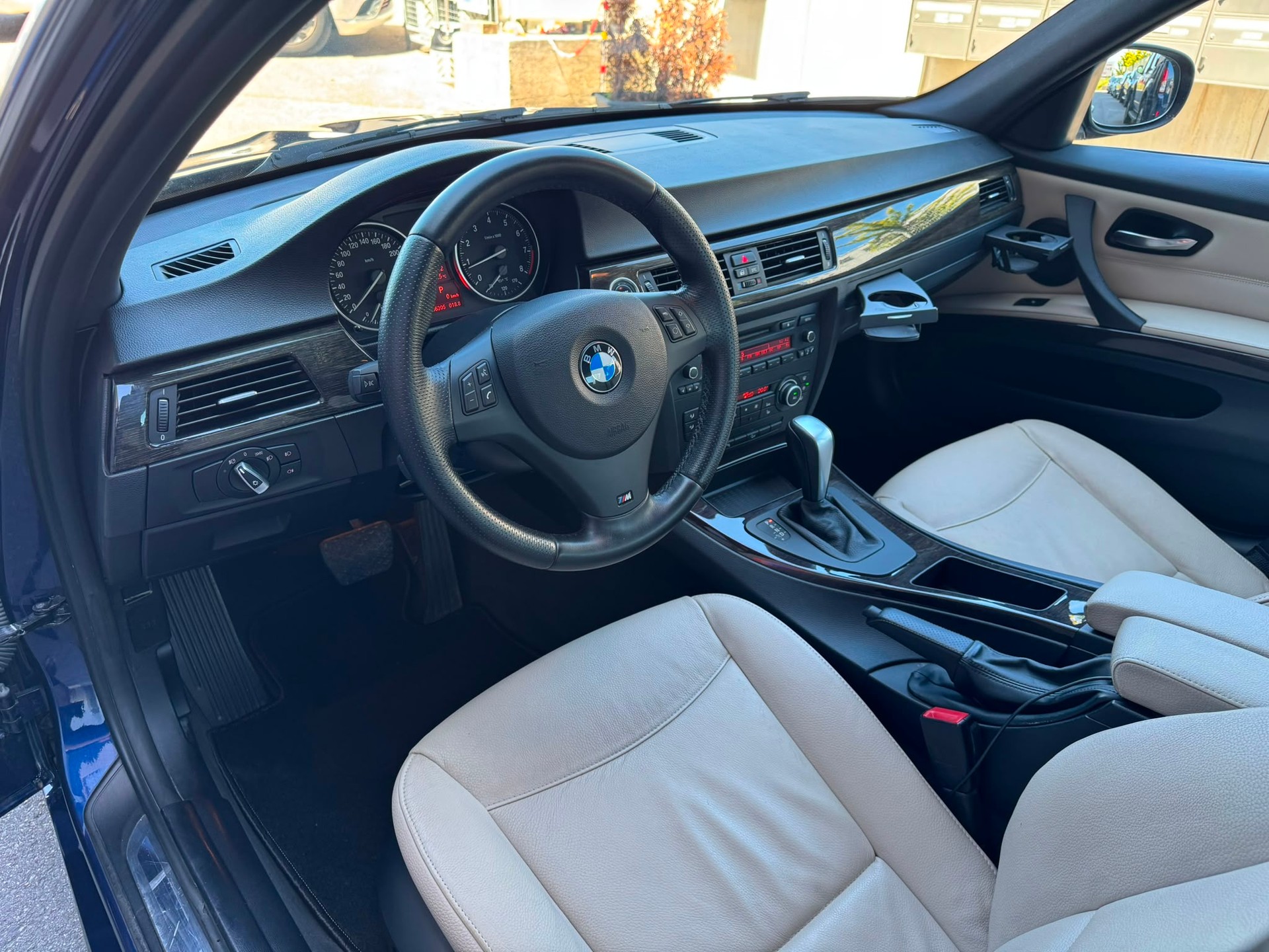 BMW 335i x-Drive Steptronic 1. Hand mir nur 86900KM-image-8