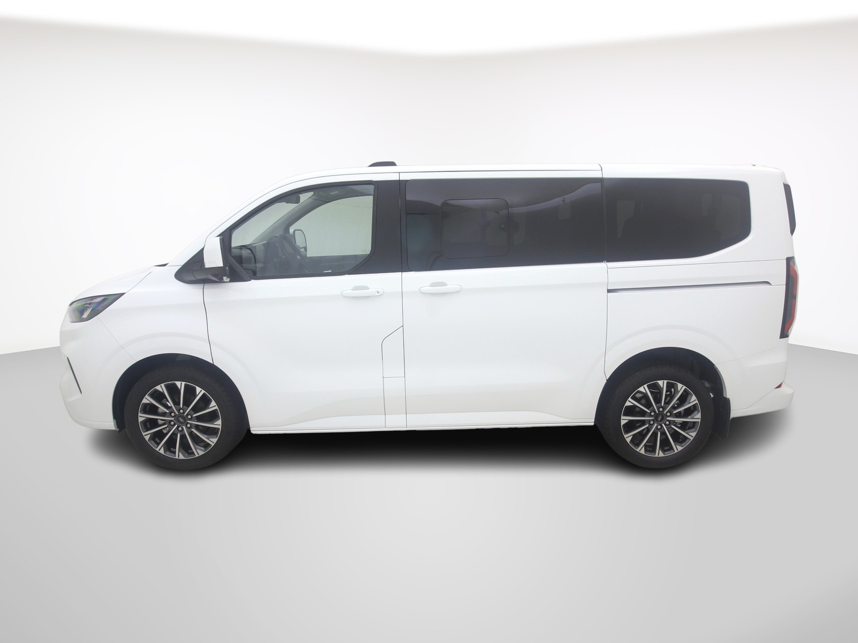 FORD Tourneo Custom 320 L1 2.0 TDCI 4x4 Titanium X-showroom-element-1