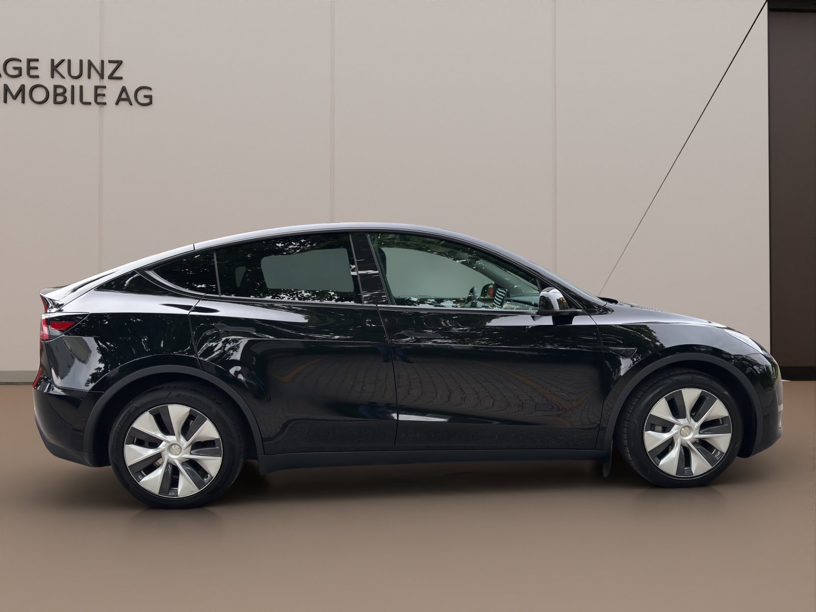 TESLA Model Y Long Range-image-5