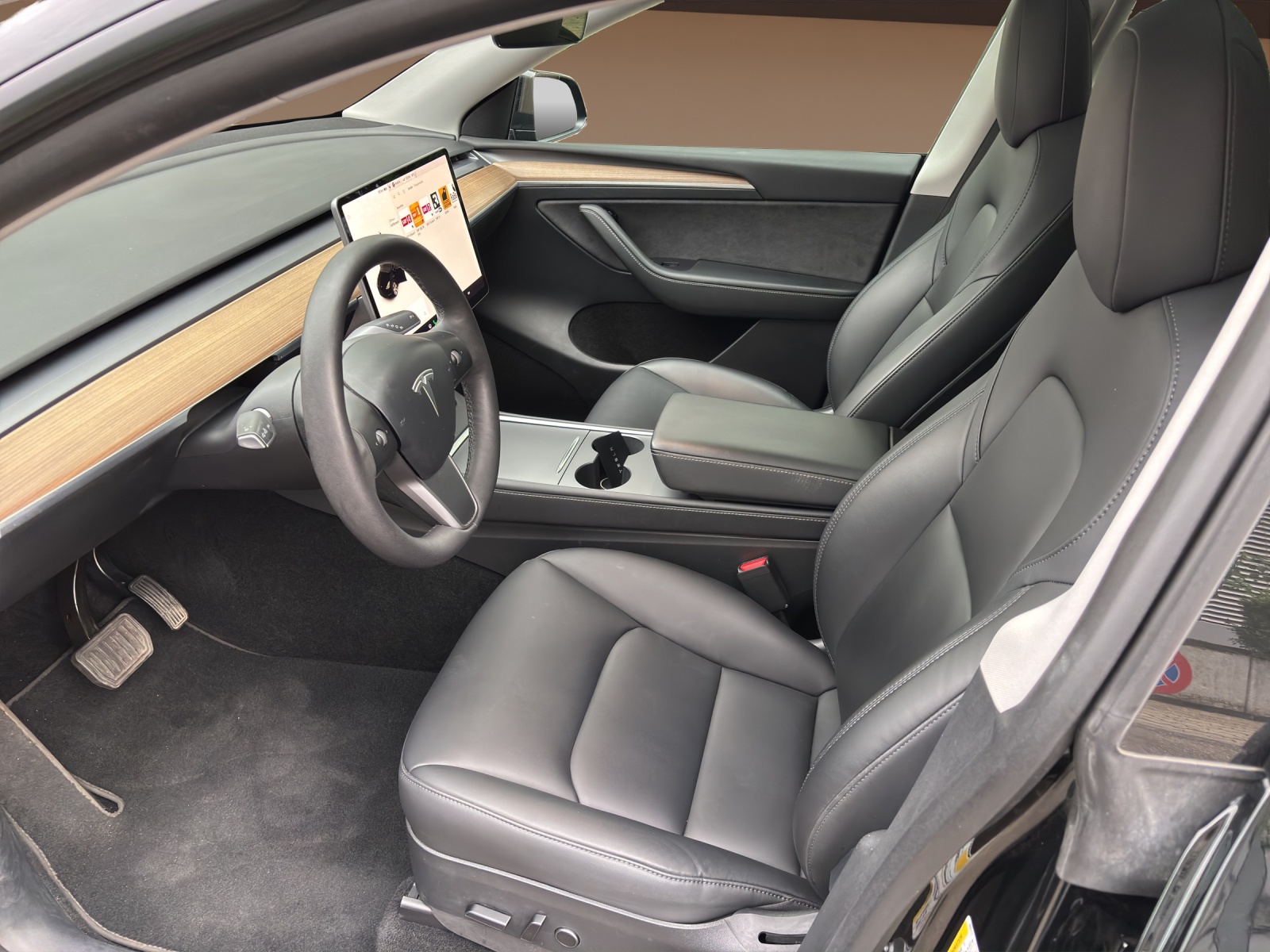 TESLA Model Y Long Range-image-7