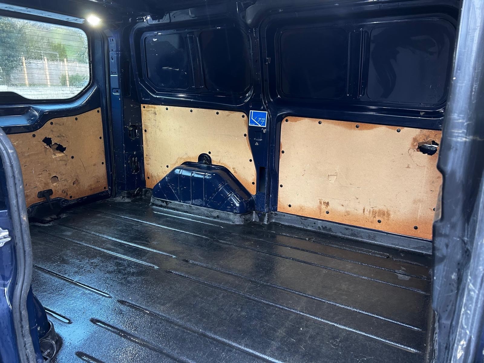 FORD TRANSIT CUSTOM-image-9
