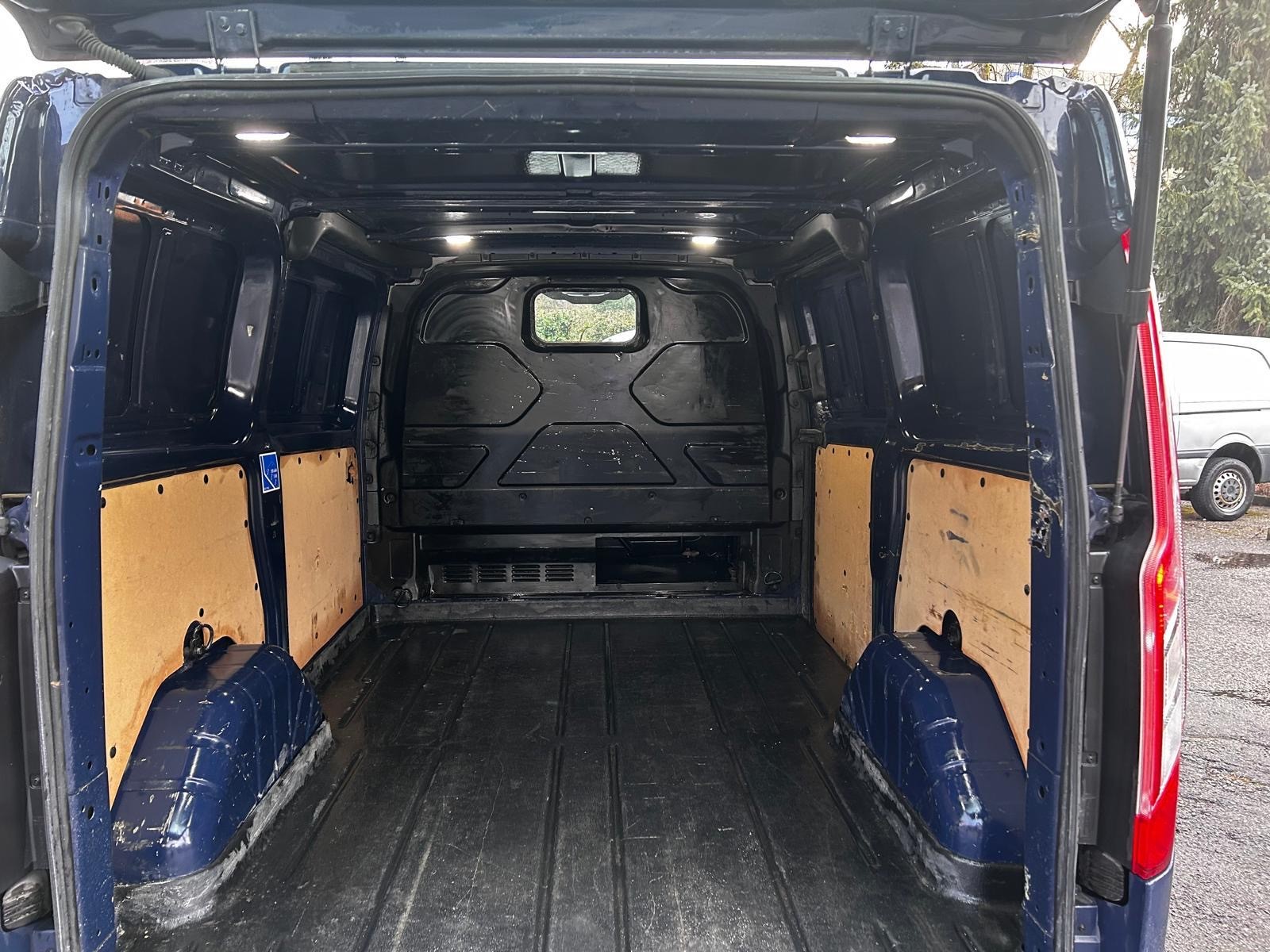 FORD TRANSIT CUSTOM-image-8