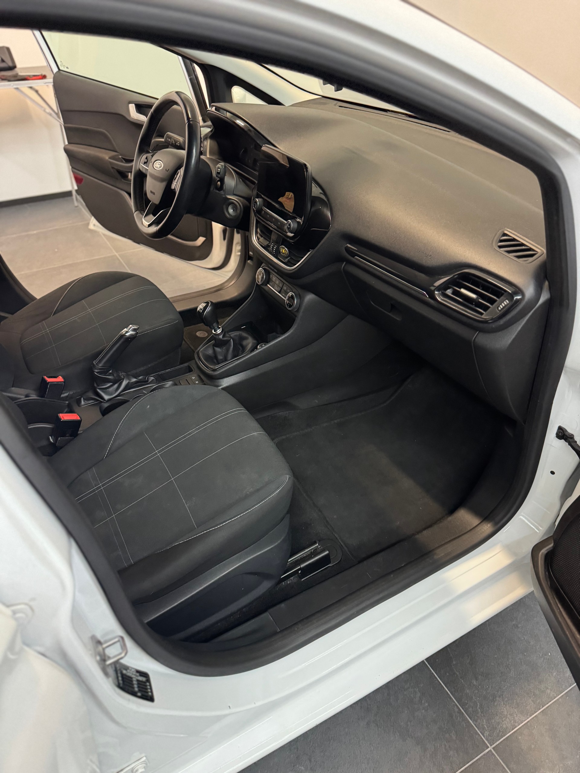 FORD Fiesta 1.0 SCTi Trend-image-4