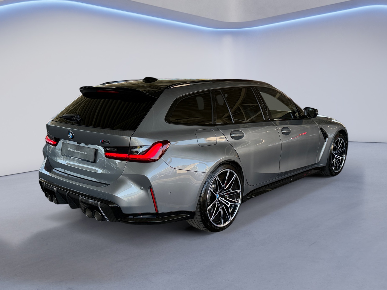 BMW M3 Competition xDrive Touring-image-4