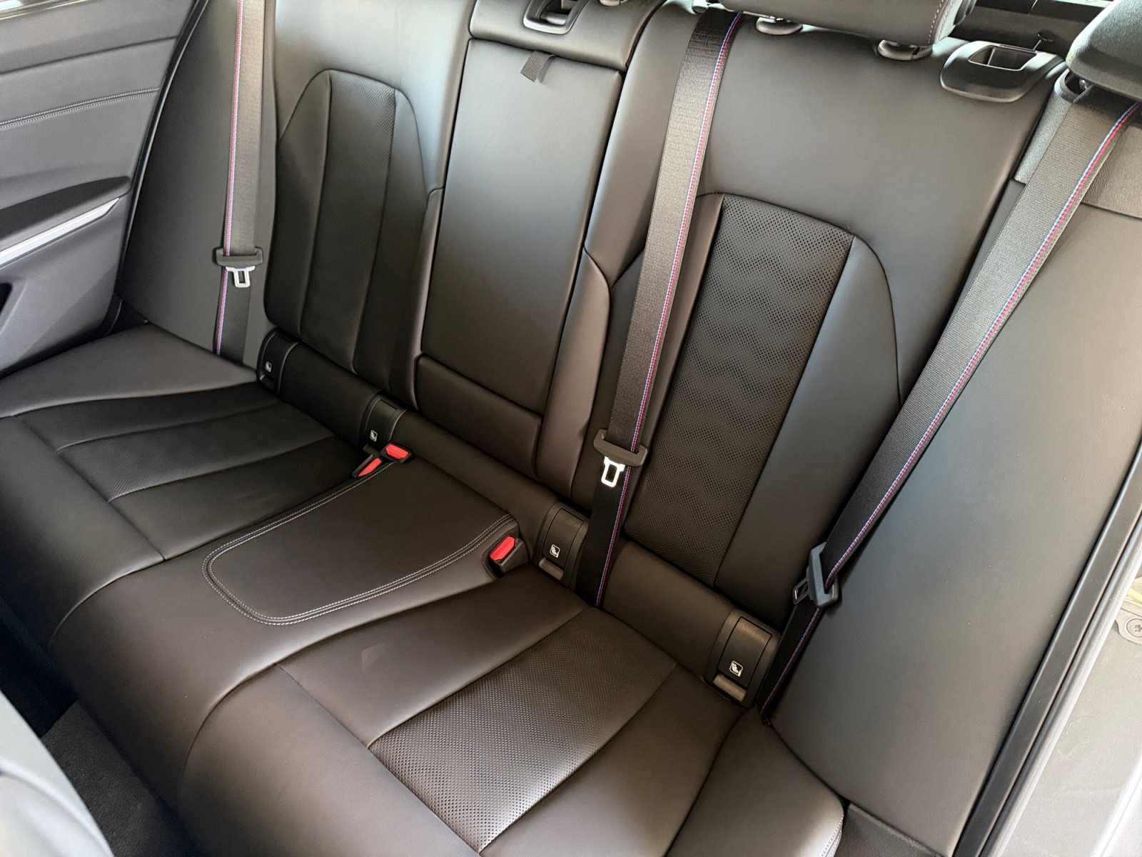 BMW M3 Competition xDrive Touring-image-12