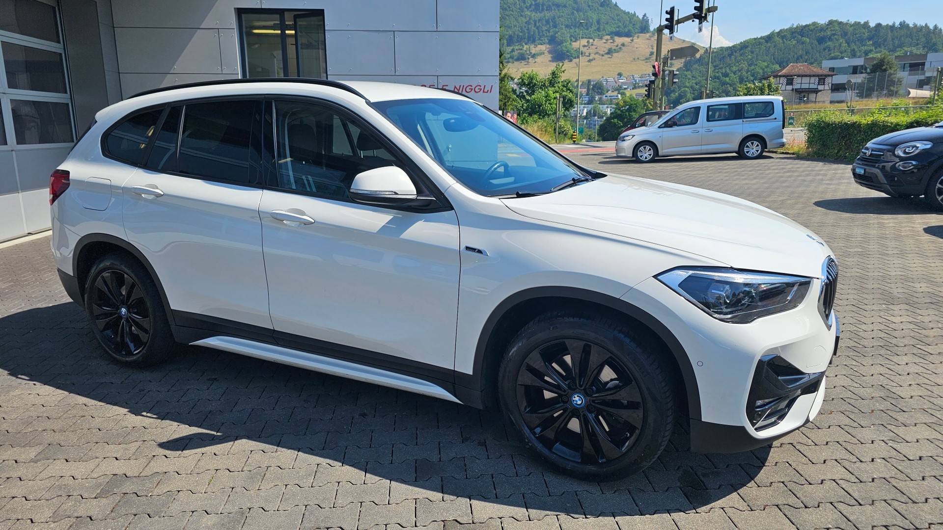 BMW X1 xDrive 25e Sport Line Steptronic-showroom-element-2