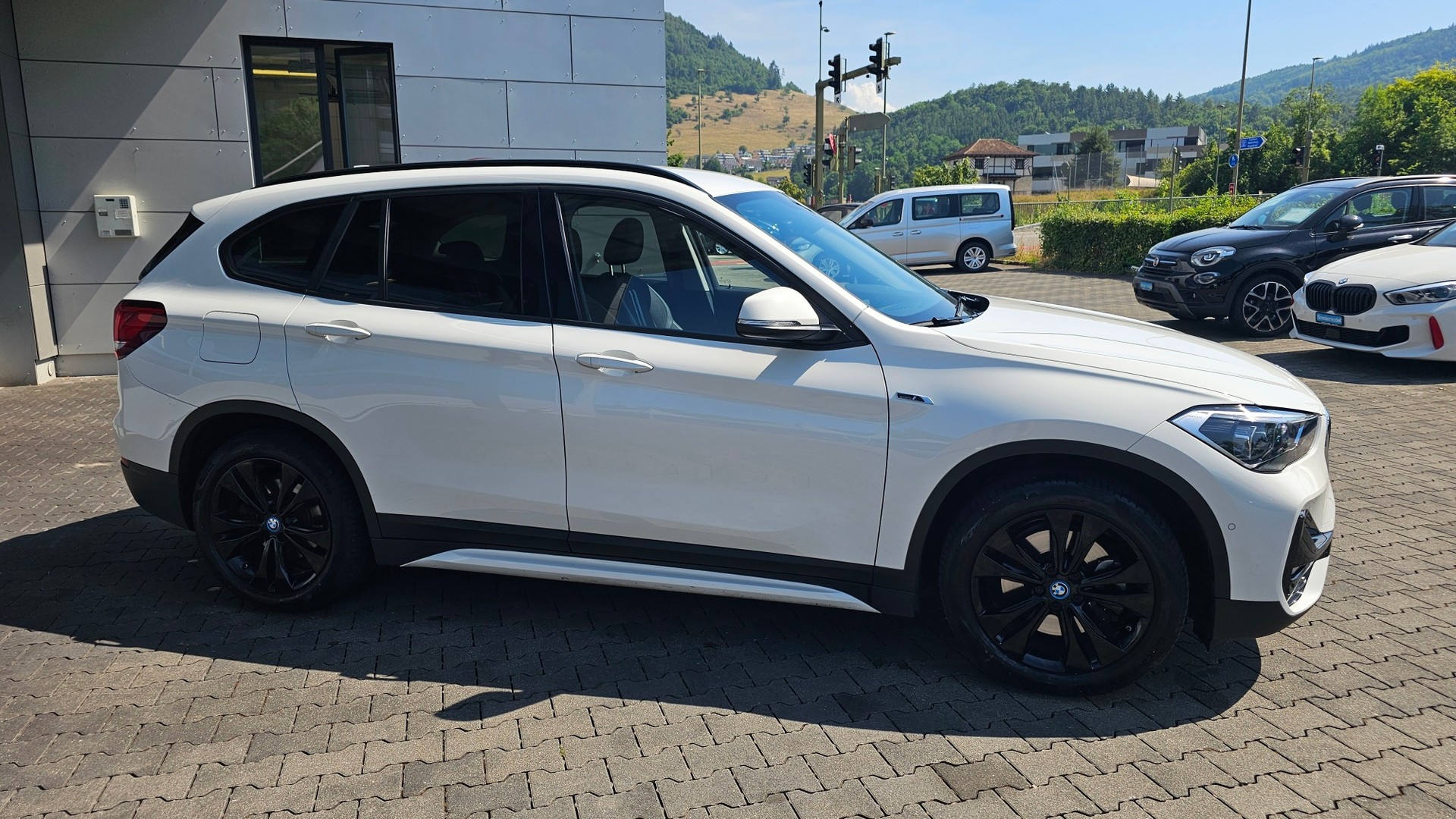 BMW X1 xDrive 25e Sport Line Steptronic-showroom-element-3