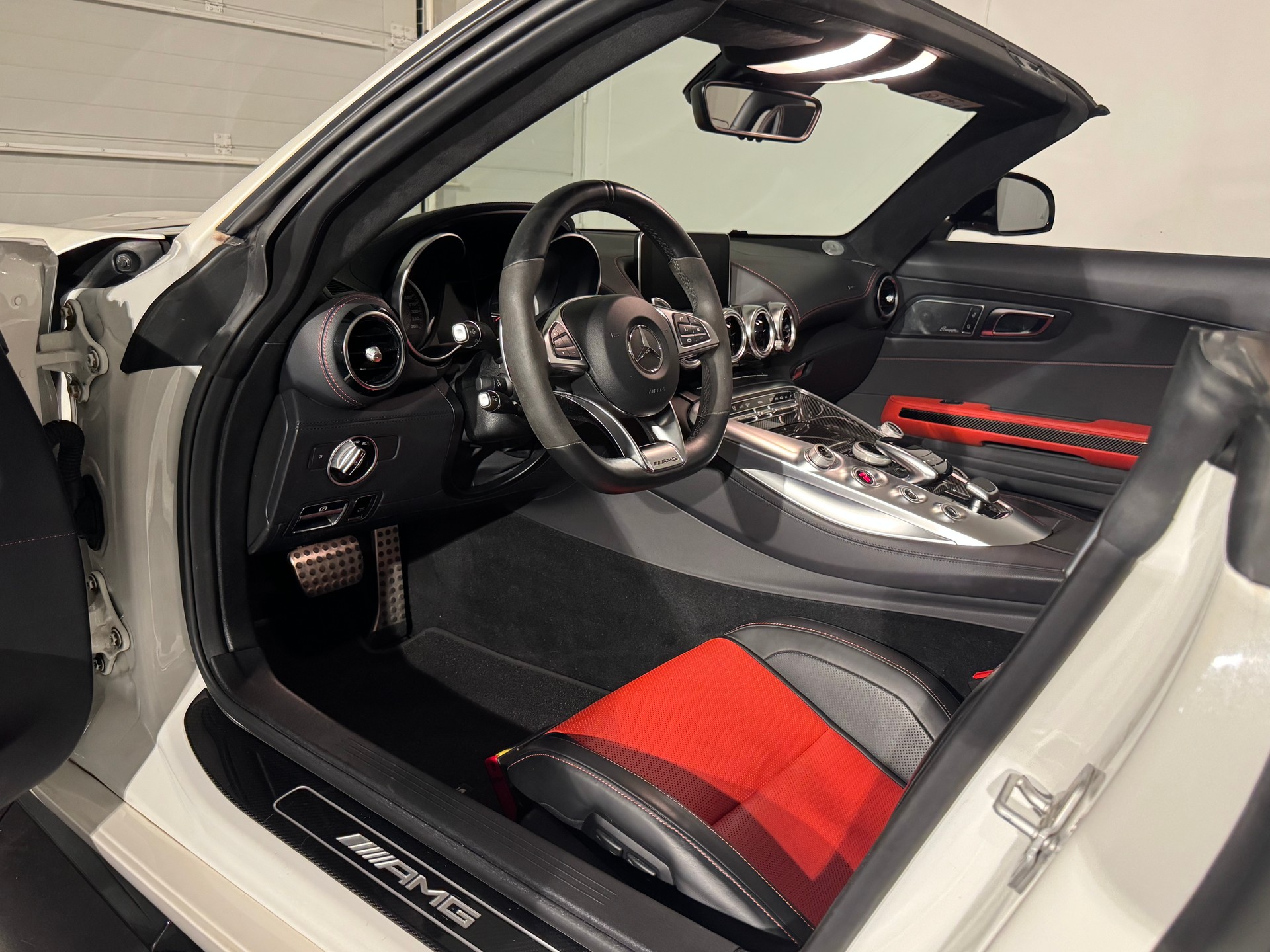 MERCEDES-BENZ AMG GT C Roadster Speedshift DCT-image-17