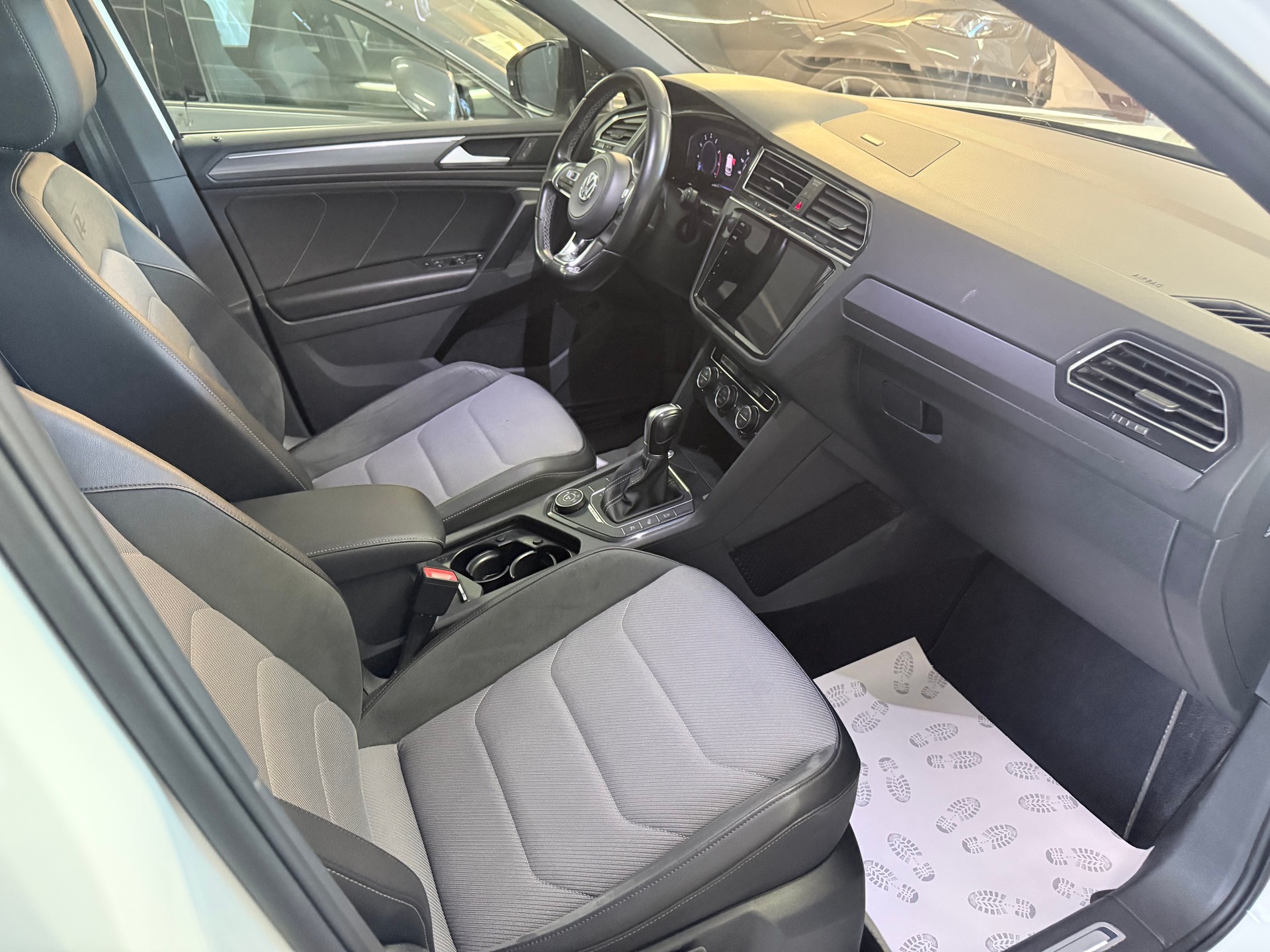 VW Tiguan 2.0TSI Highline R- Line 4Motion DSG-image-9