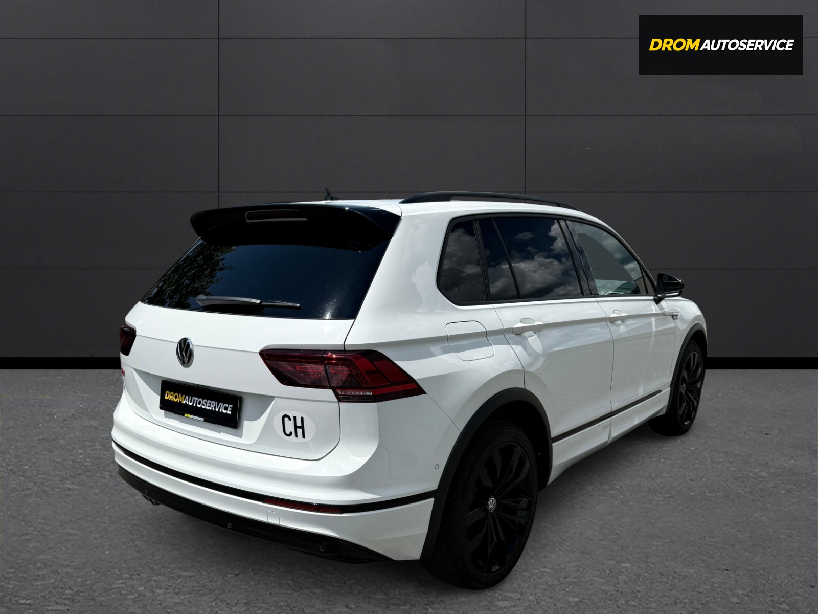 VW Tiguan 2.0TSI Highline R- Line 4Motion DSG-image-5