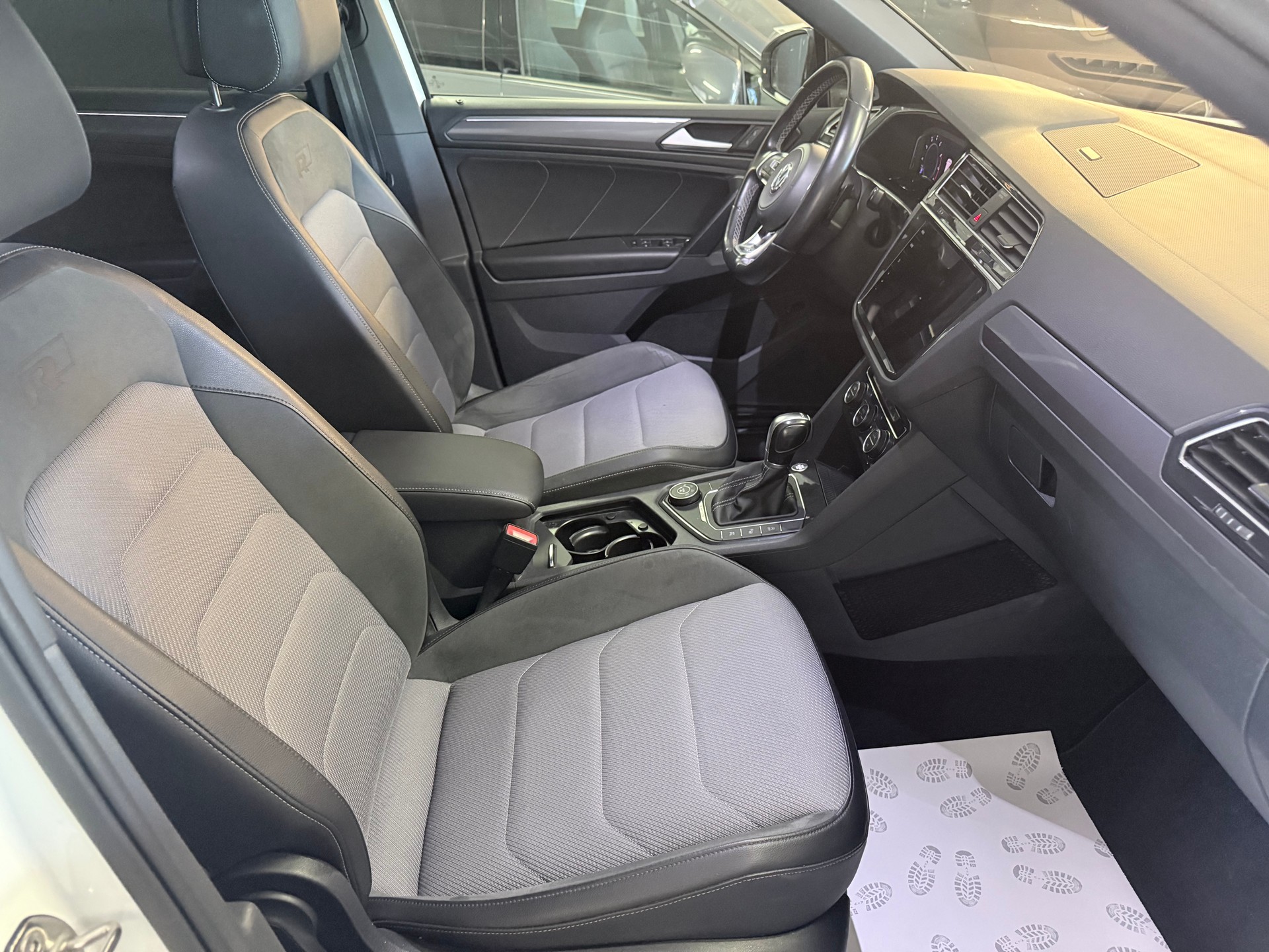 VW Tiguan 2.0TSI Highline R- Line 4Motion DSG-image-13
